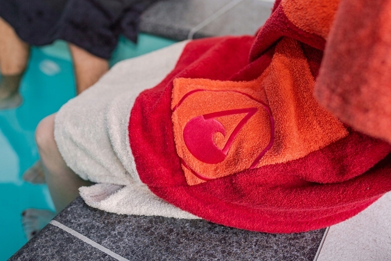 Poncho bawełniane Wave Hawaii - Seta - S Kolor dominujący pomarańcze i czerwienie