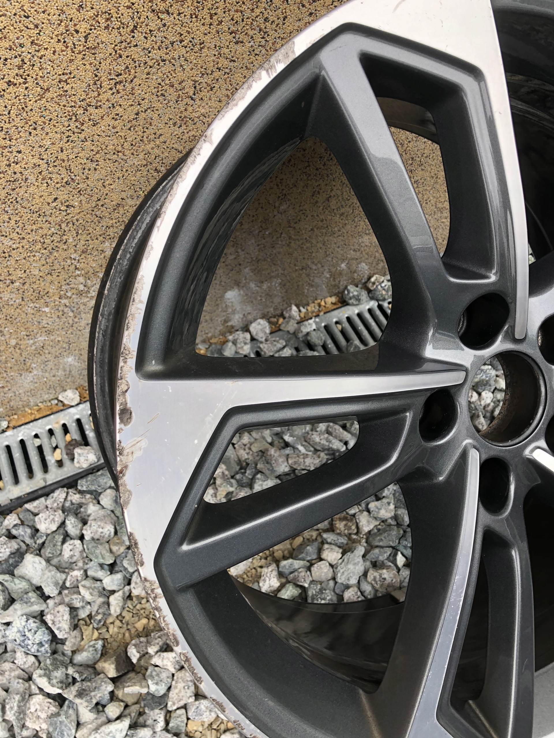 disk disk hliníkový AUDI A4 A5 B9 18” et40 nr.F01