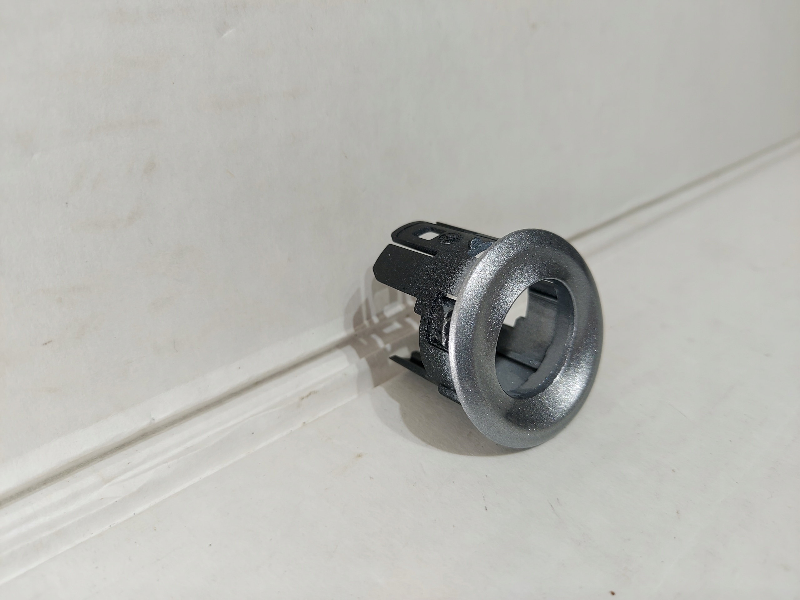 HONDA JAZZ IV 18-19 MOCOWANIE OPRAWKA CZUJNIKA PARKOWANIA Numer katalogowy części 39681-T5A-G01ZD