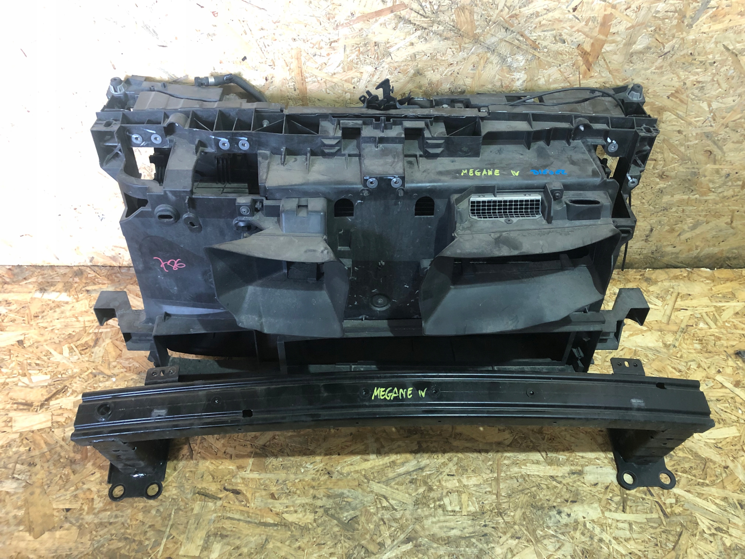 Pas przedni chłodnice Renault Megane IV diesel