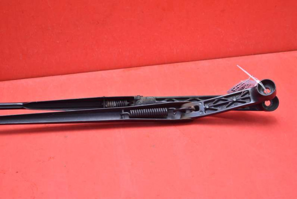 wiper arm front EU TOYOTA AVENSIS VERSO 01-03