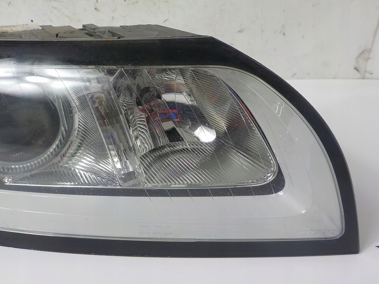 VOLVO V50 LIFT light right front front UK