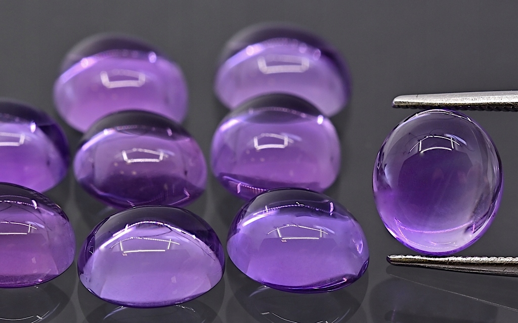 Ametyst Aa kabošon ovál 7x6 mm