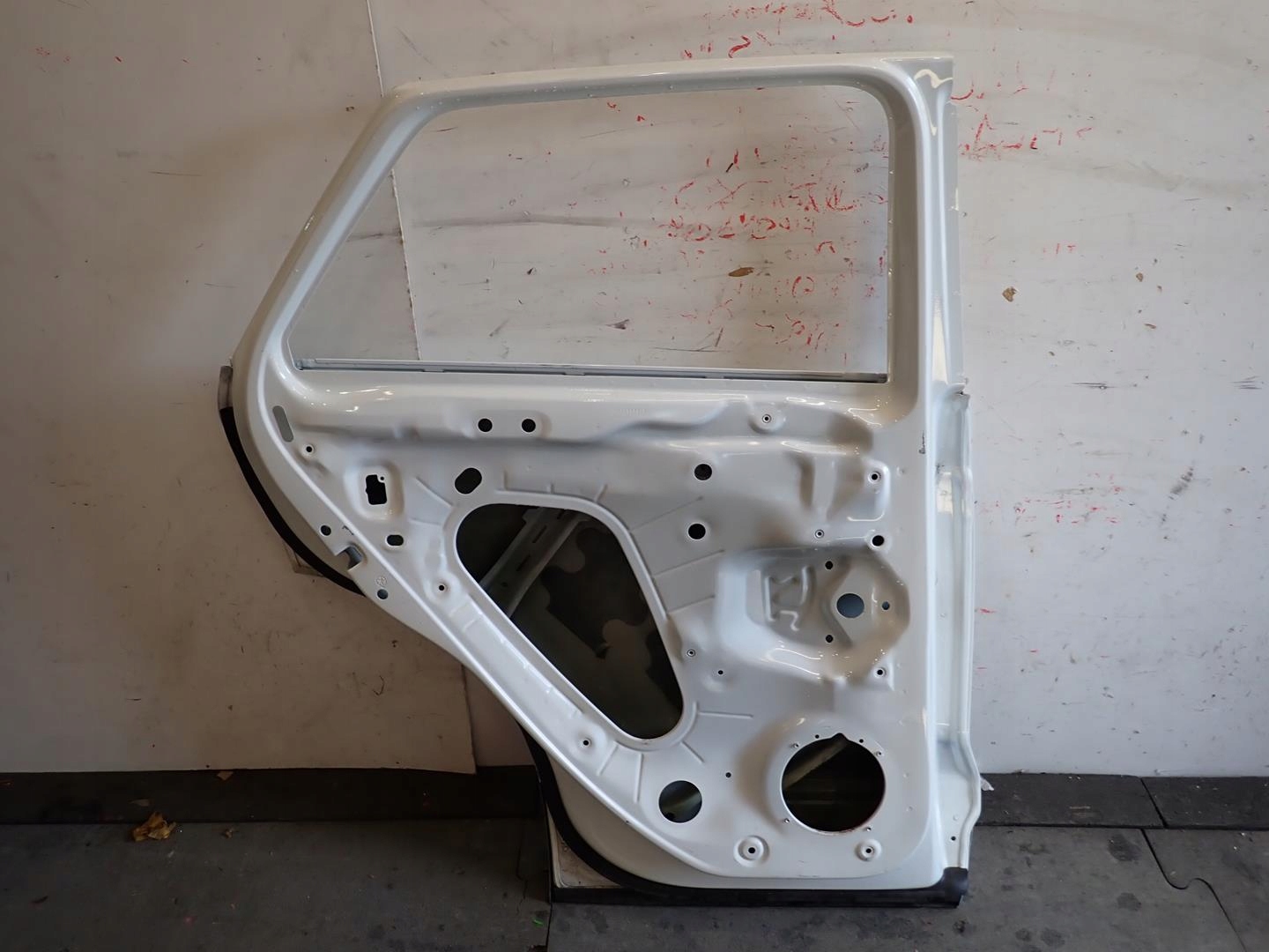 door rear part rear. left VW T-ROC 2017- 2GA833311M