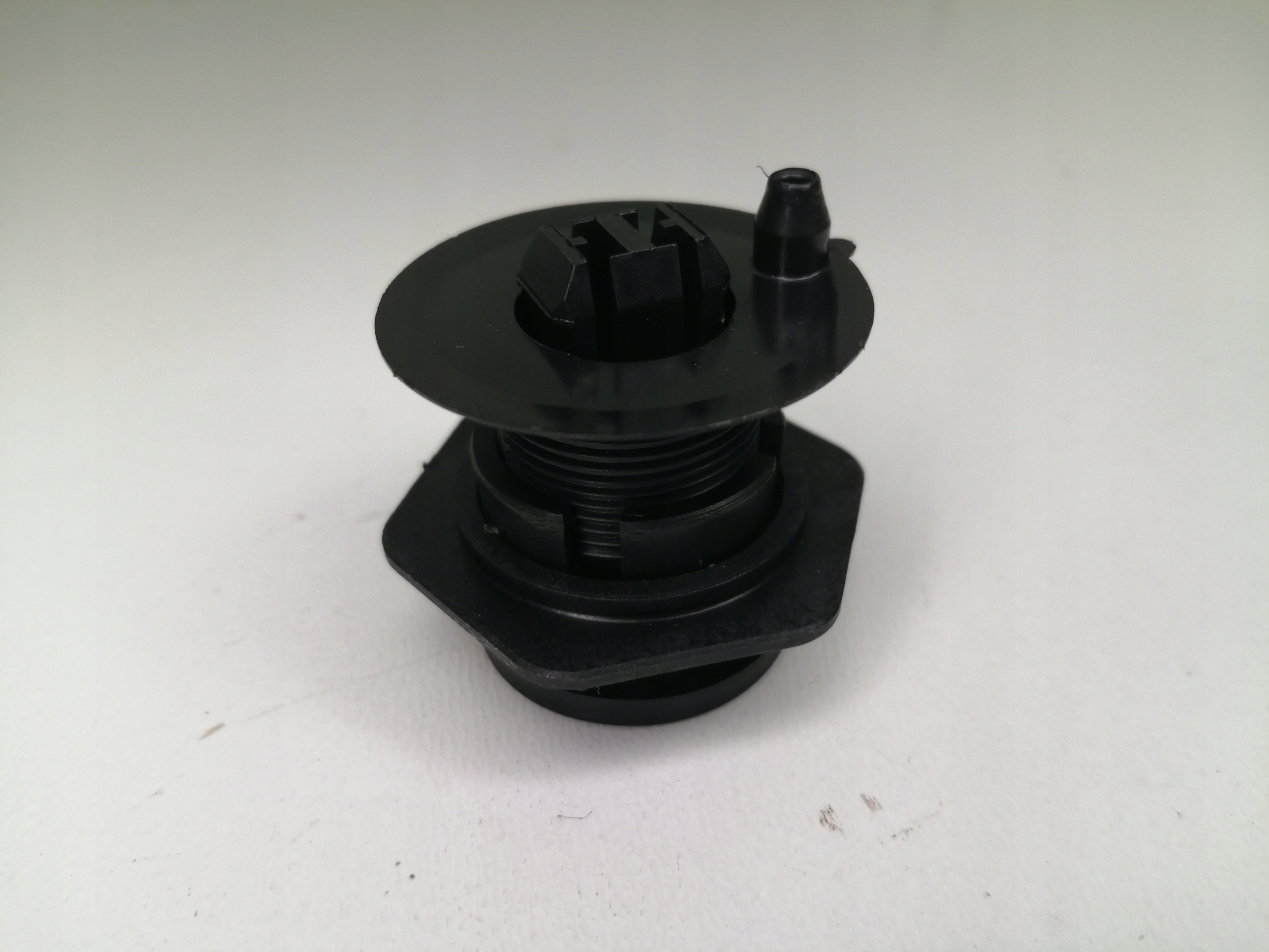 Odbijak maski AUDI Q5 8T0823433B Numer katalogowy części 8T0823433B