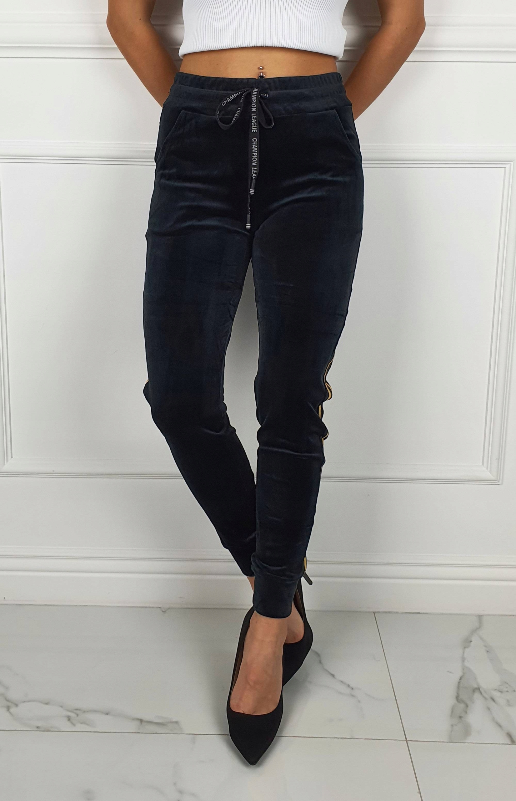 # DAMSKIE SPODNIE DRESOWE WELUROWE ZŁOTE LAMPASY # Płeć kobieta