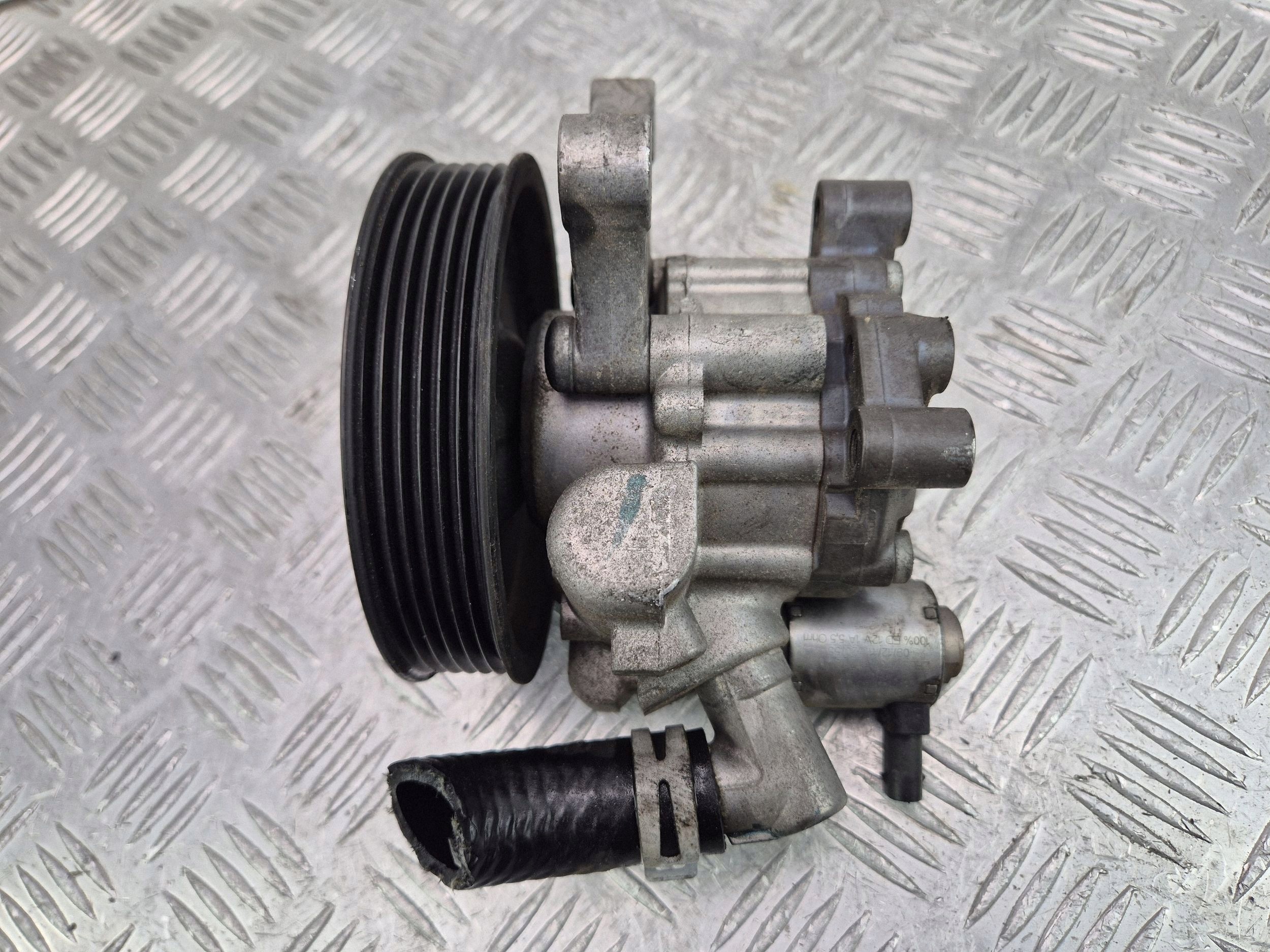 Mercedes E200 CGI W212 servo pump A0064667501 M271860