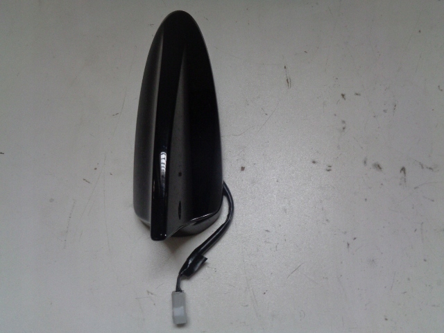 MAZDA 2 DJ 14-АНТЕНА НА ДАХУ GPS