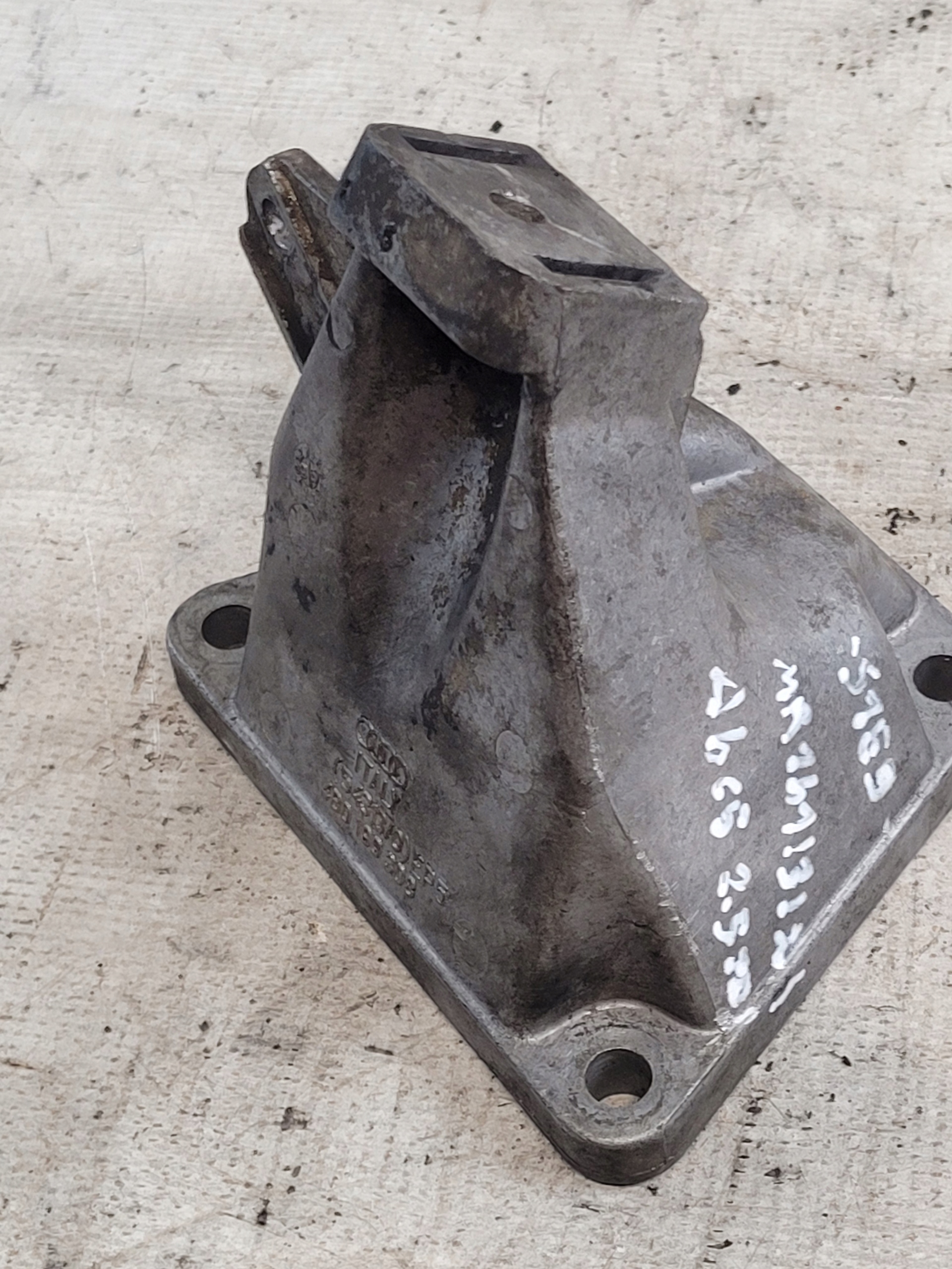 holder engine mount OE 4B0199308 AUDI A6 C5 2.5 TDI 00r.