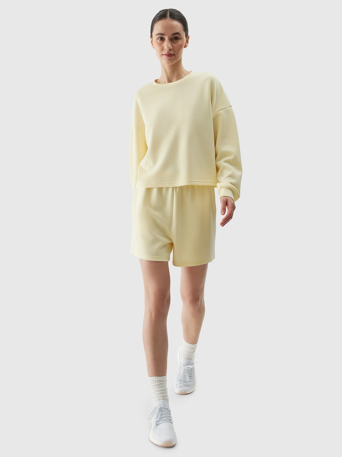 KOMPLET DRESOWY DAMSKI 4F ZESTAW SPODENKI BLUZA SS24 Rękaw długi rękaw