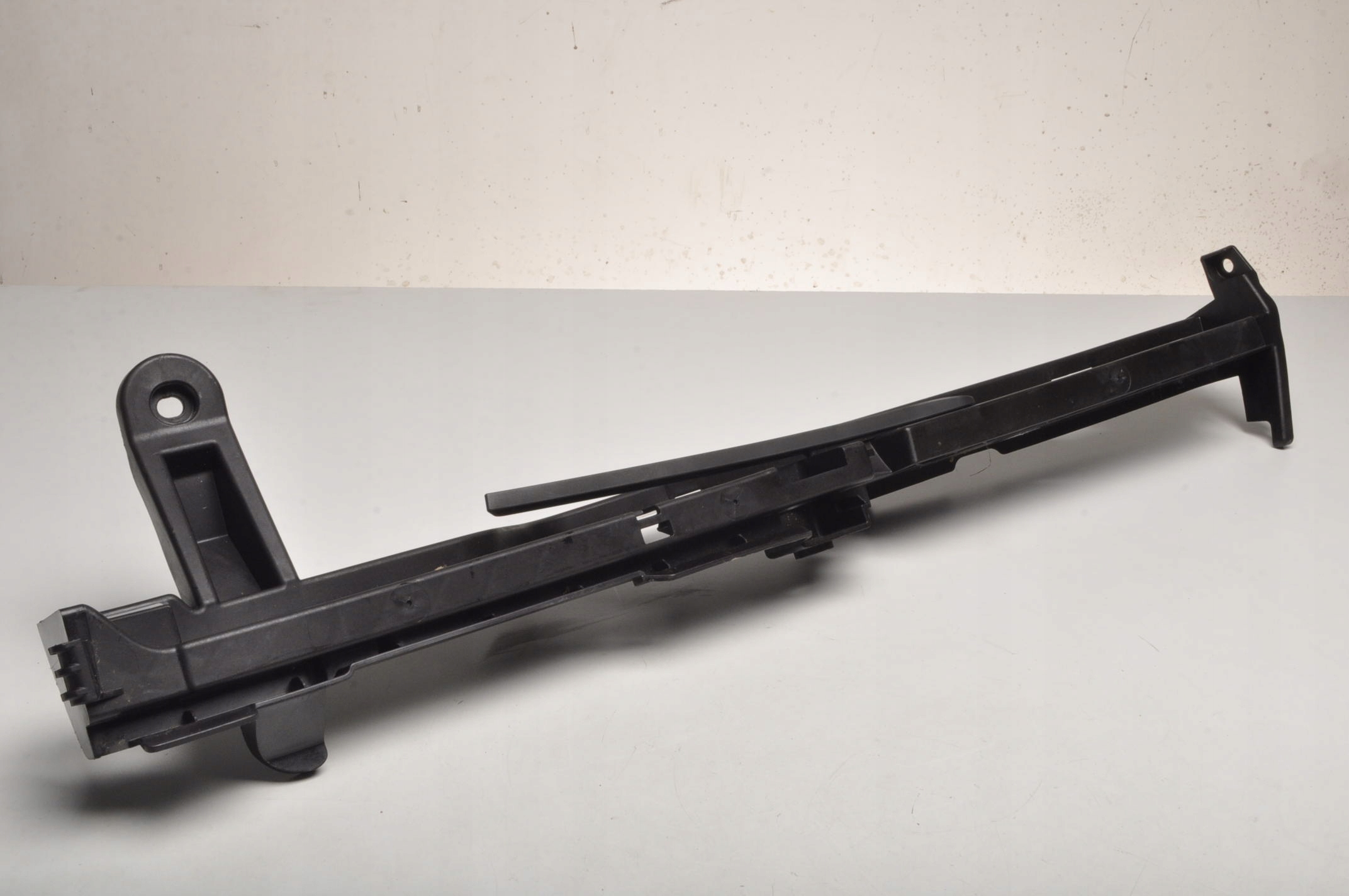 VOLVO XC40 II UCHWYT MOCOWANIE PODŁOGI BAGAŻNIKA 32310880 2021