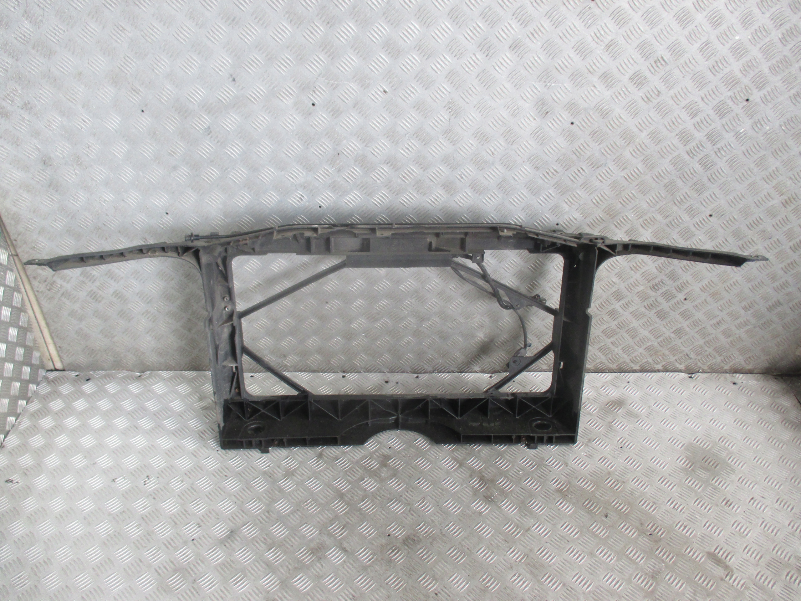 панель передняя / телевизор mazda 6 02-05 1.8 b 16V