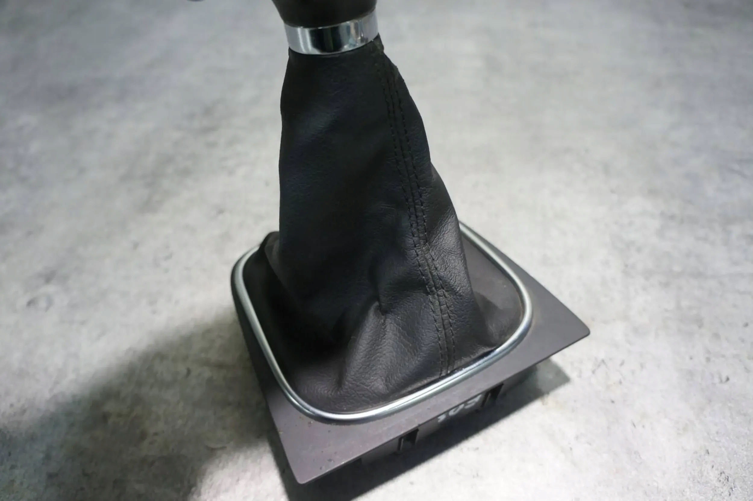 GAŁKA MIESZEK DRĄŻKA ZMIANY BIEGÓW SKÓRA VW GOLF EOS 1K0711113CG Typ samochodu Samochody osobowe