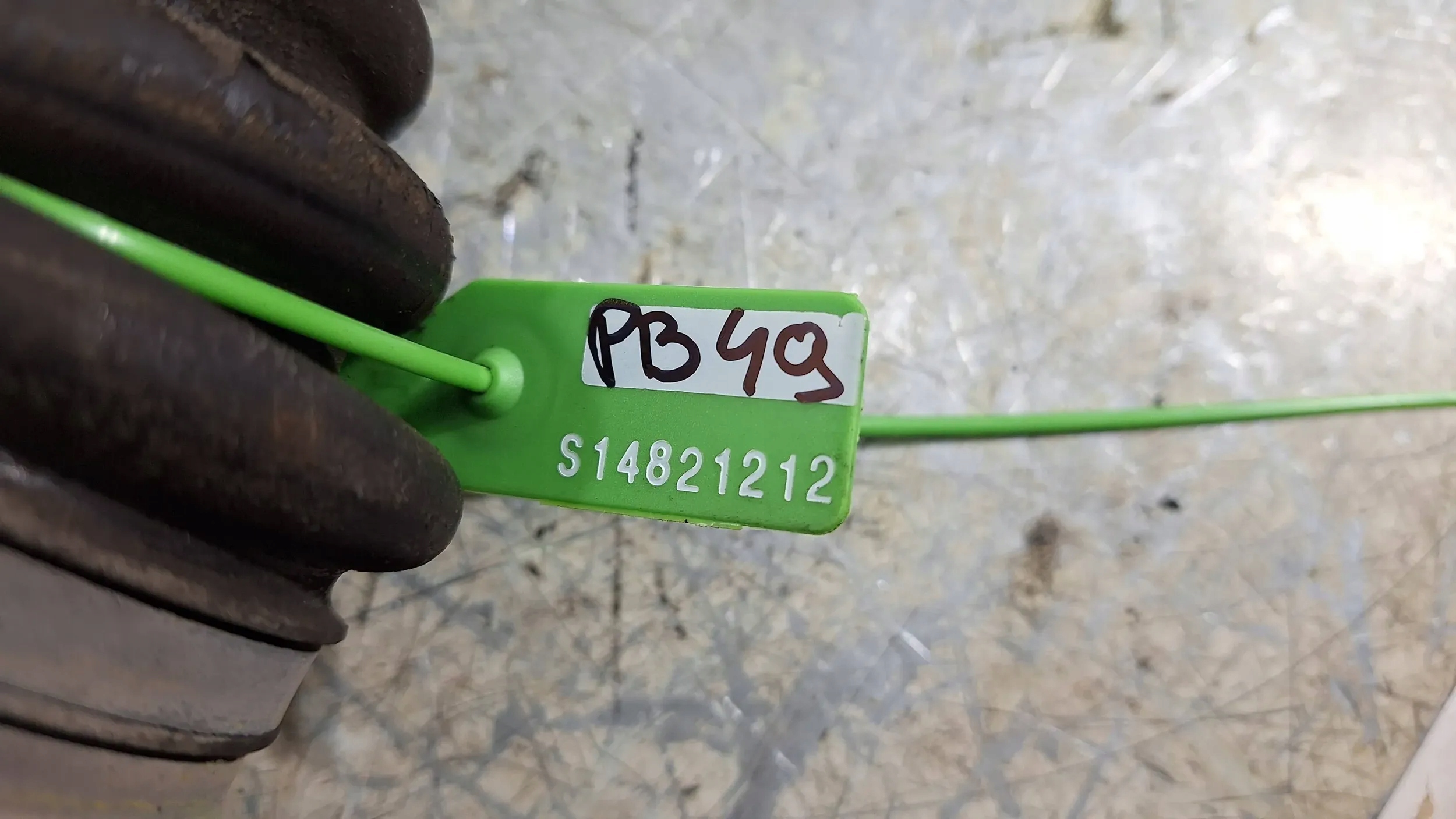 semi-axis left rear part 4608777 BMW X1 E84 N47 2.0D