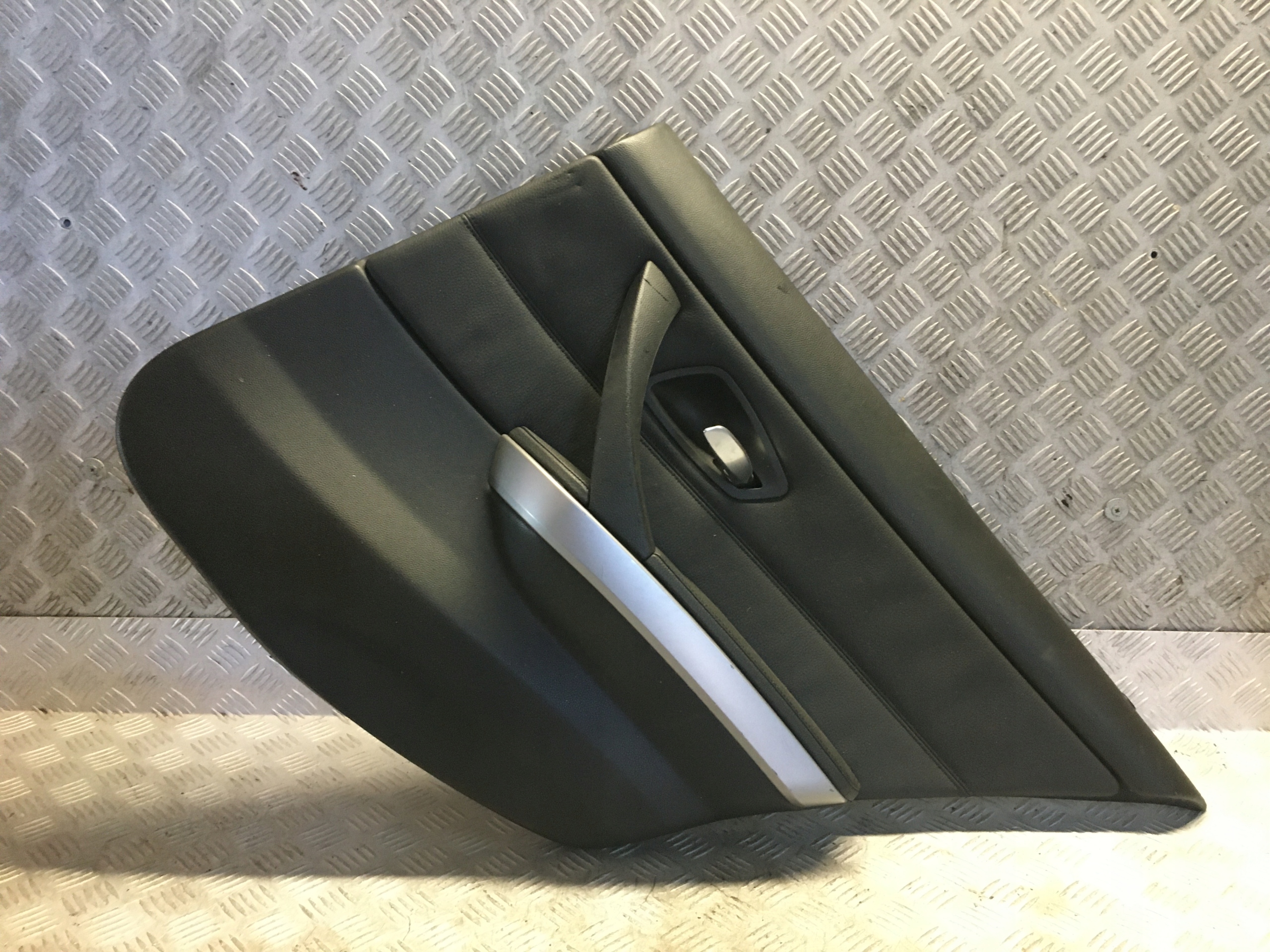 714454610 - BMW E90 бекон права задня шкіра