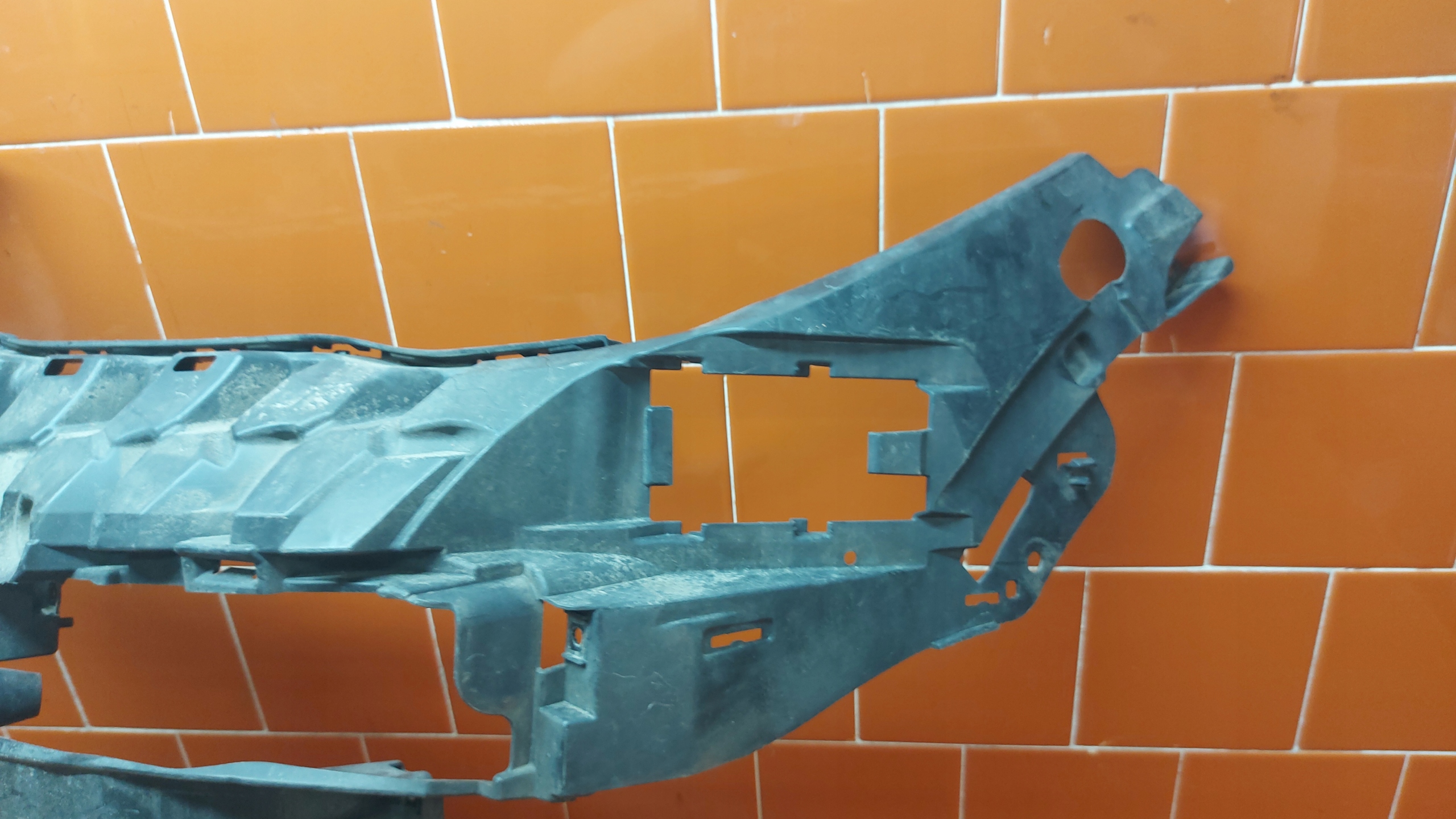 bumper bracket left front front BMW X5 G05 m-packet 18