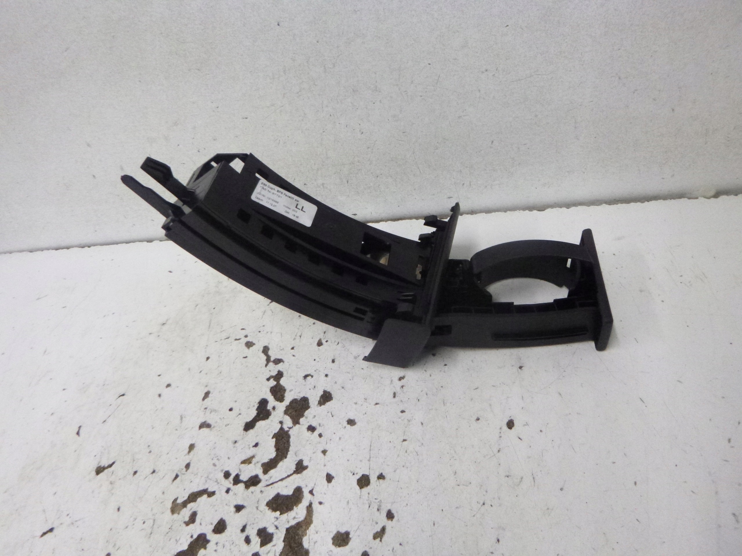 bracket for kubki / Cupholder BMW E83 1216388 2008r