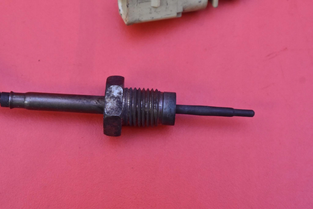 Sensor TEMPERATURY Gase 04L906088EC SKODA SUPERB 3 III 2.0 TDI 190 KM