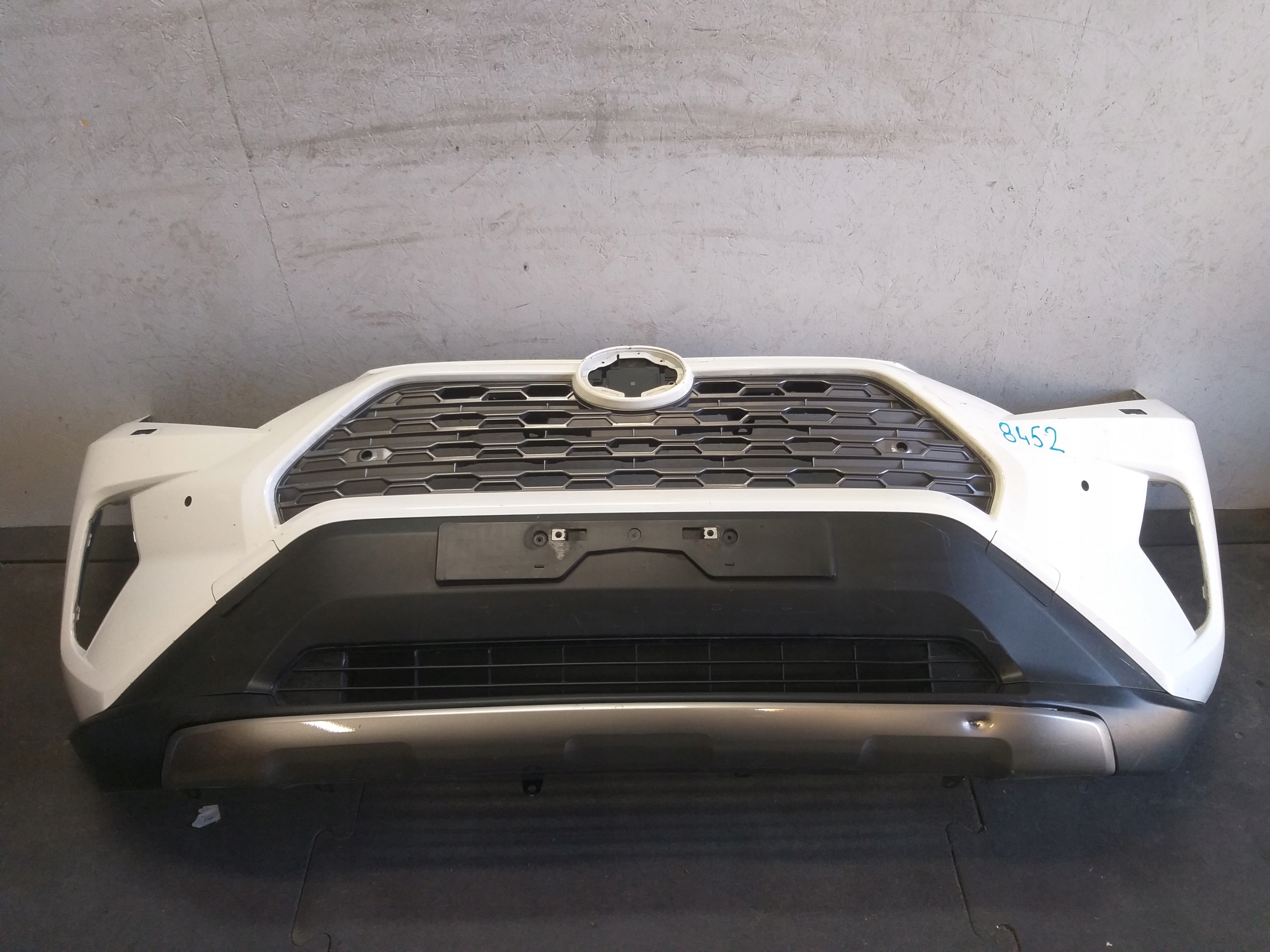 BUMPER FRONT TOYOTA RAV 4 RAV4 V 5 19- RADAR