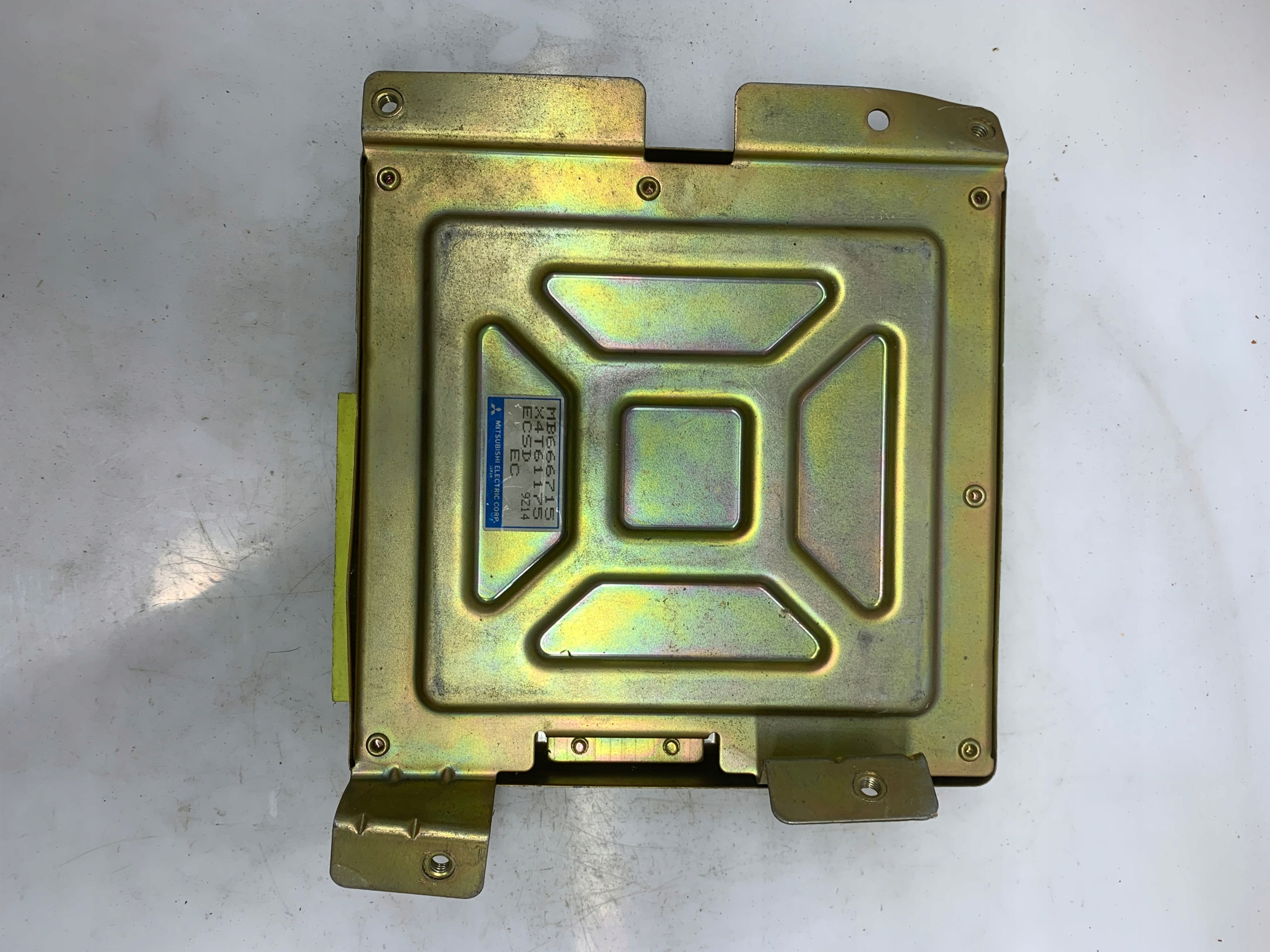 ДРАЙВЕР ДВИГАТЕЛЯ MITSUBISHI MB666715 X4T61175