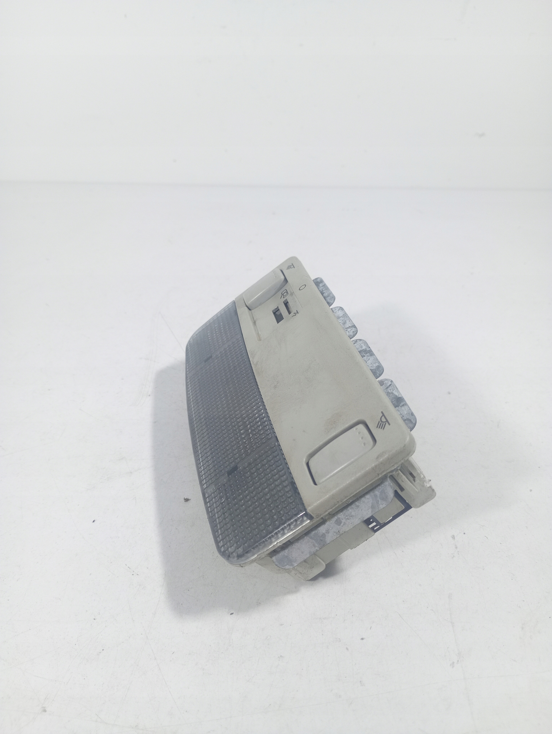 Seat Leon 1 and 99-06 OSWIETLENIE cabs light inner OE 3B0947105