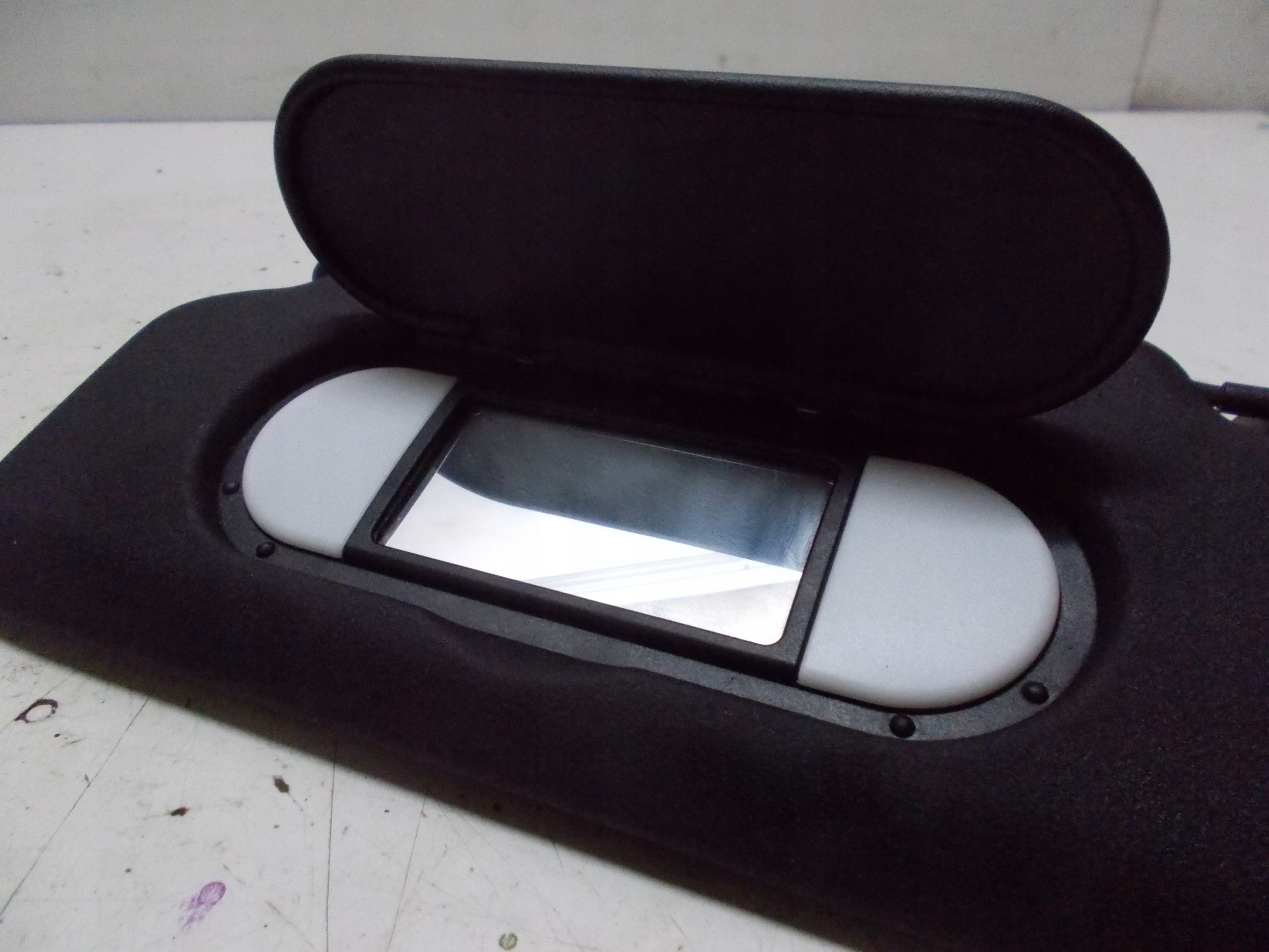 MINI COUNTRYMAN 19R cover PRZECIWSLONECZNA left