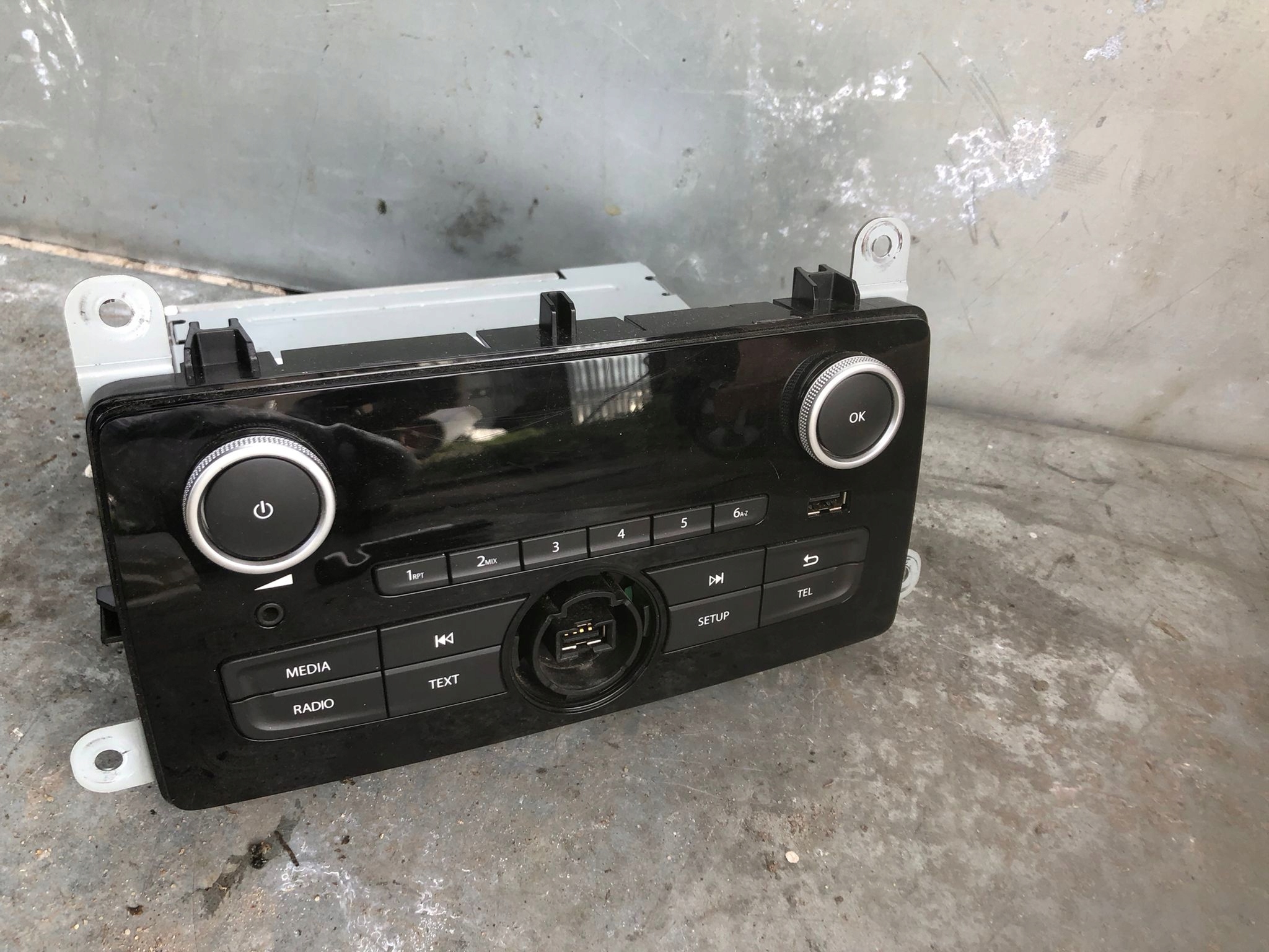 RADIO CLIO IV LIFT 281154076R