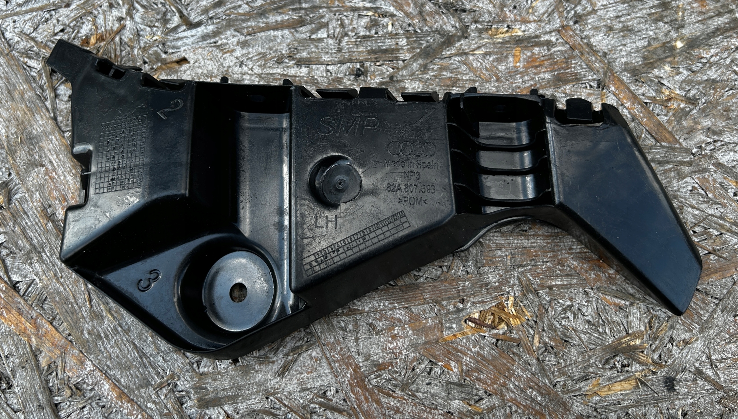 bumper bracket left rear part AUDI A1 II 82A 82A807393