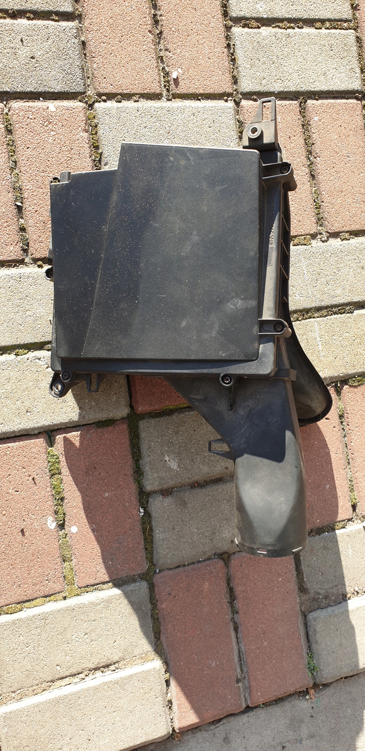 A2750940104 - Корпус воздушного фильтра MERCEDES S W221 S600