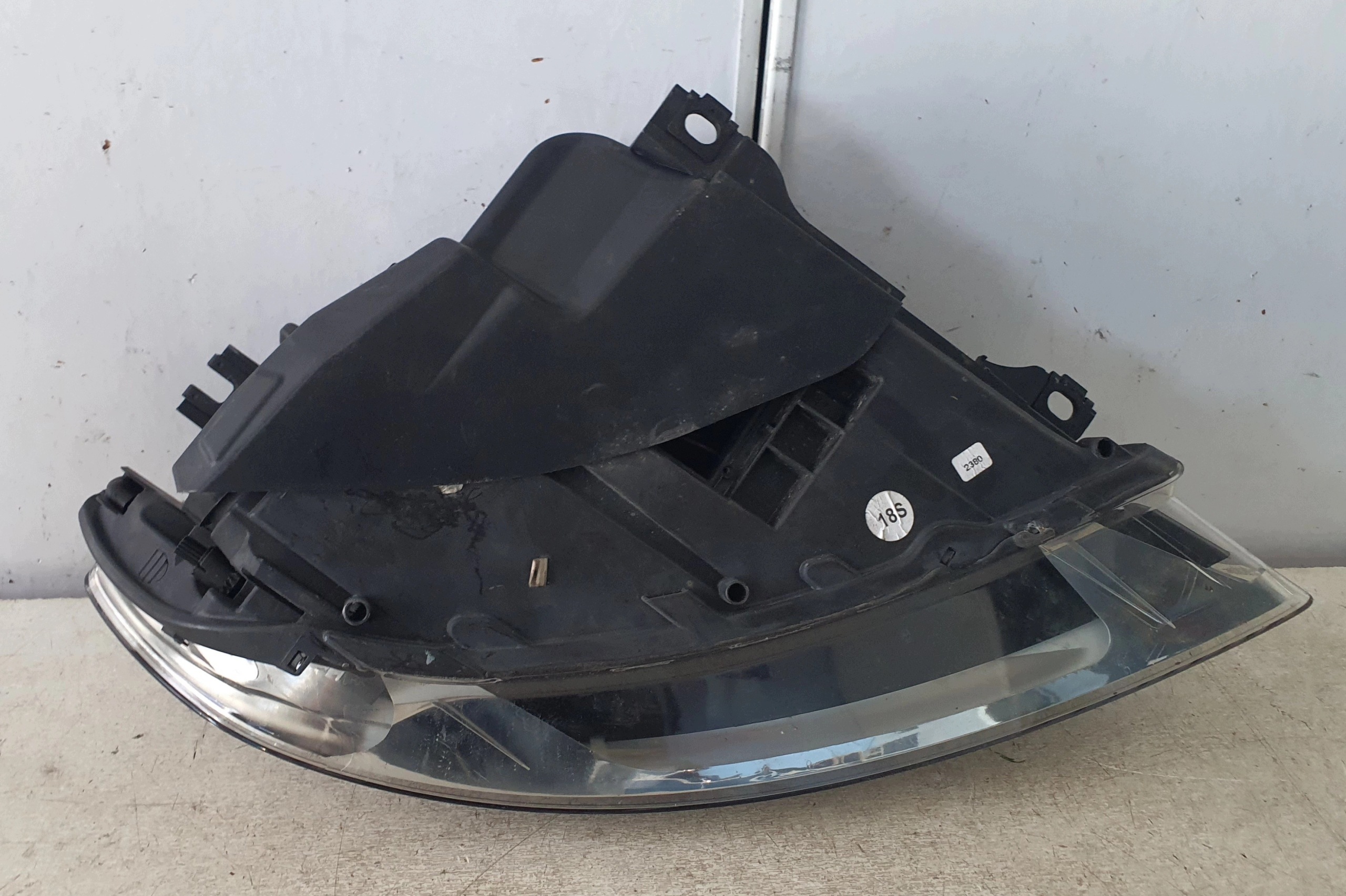 AUDI Q7 4L 05-09 REFLEKTOR light right BIXENON SKRETNA 4L0941004B