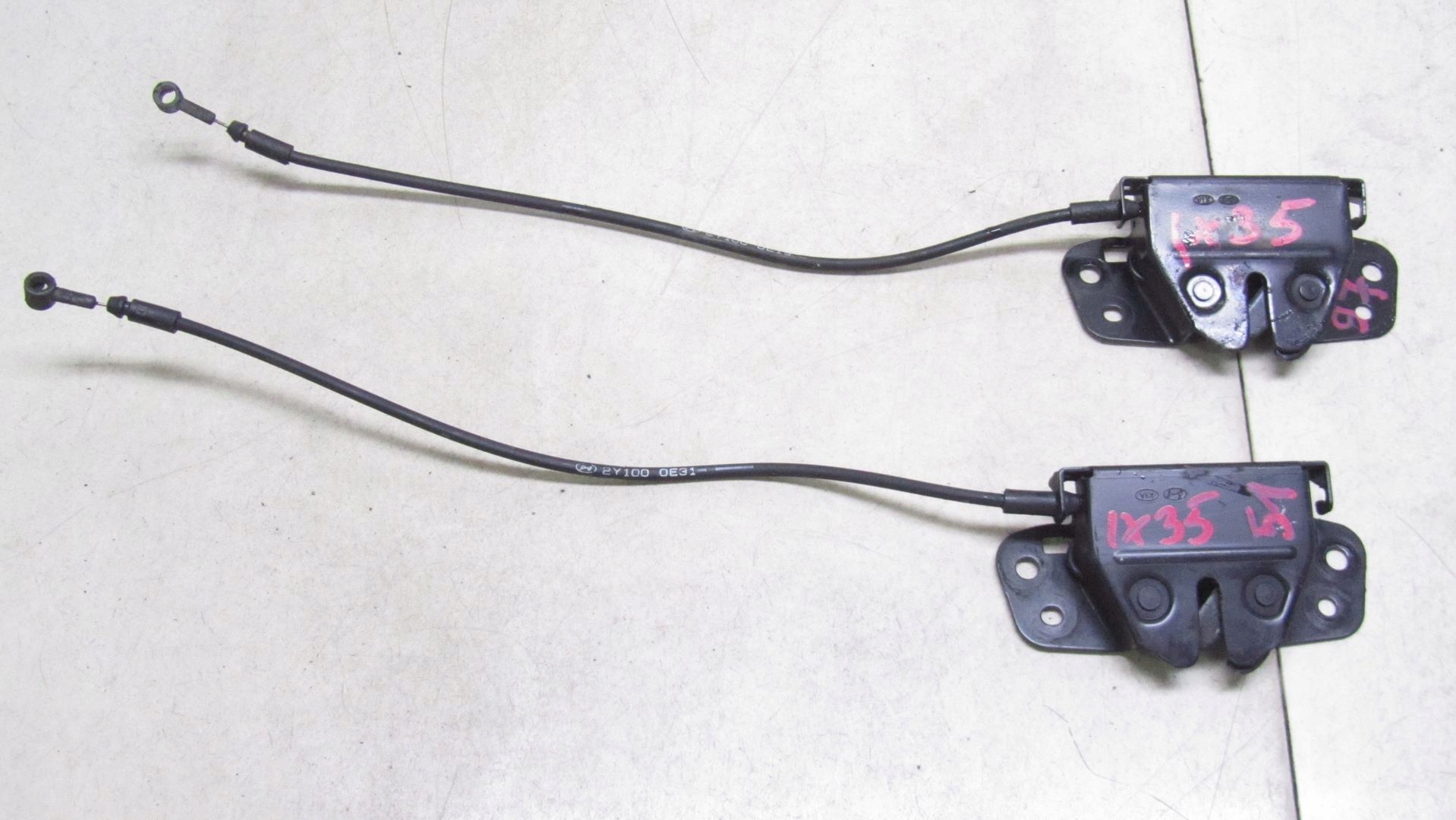 042/051 - HYUNDAI IX35 ЗАМОК КАПОТА 10-16 51