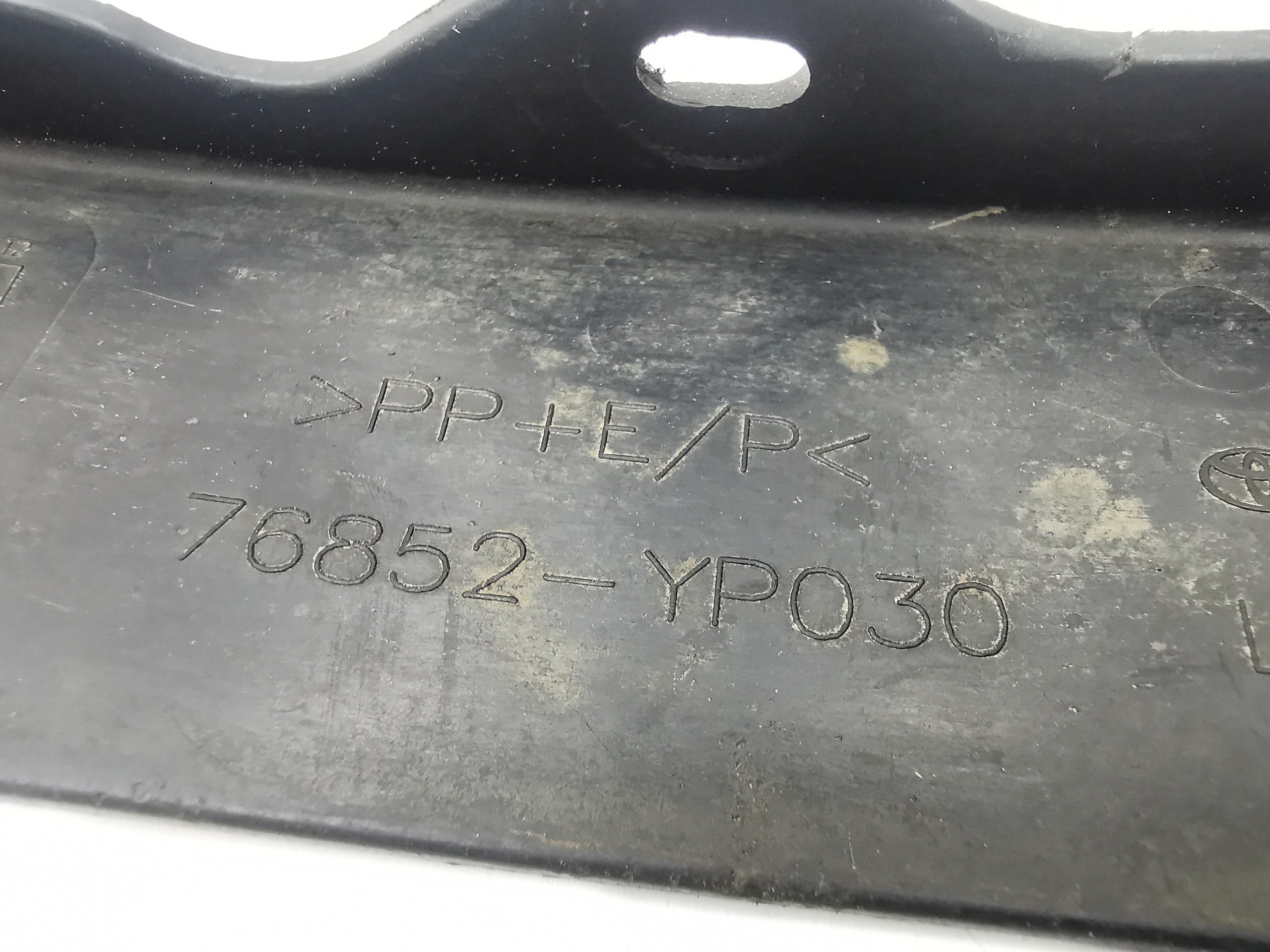 mudguard flap left front TOYOTA HILUX VII / 76852-YP030