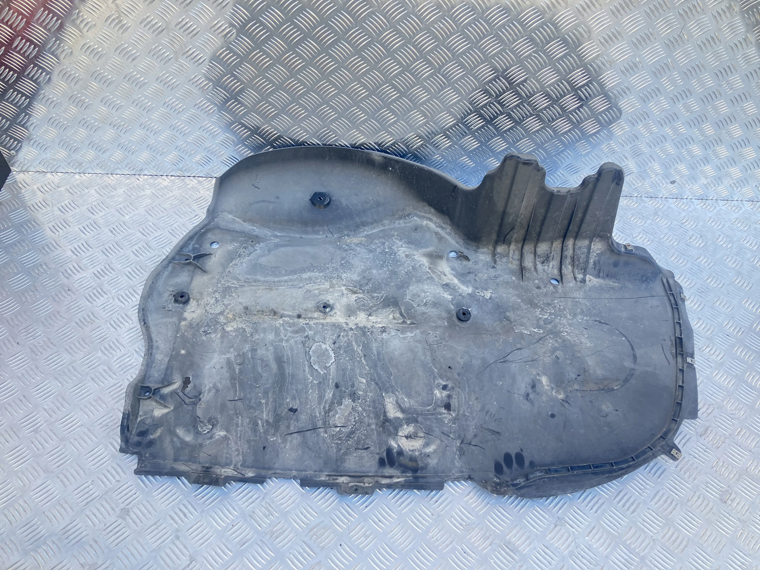 OSŁONA PODWOZIA TYŁ VW ARTEON 17- 2.0 TDI