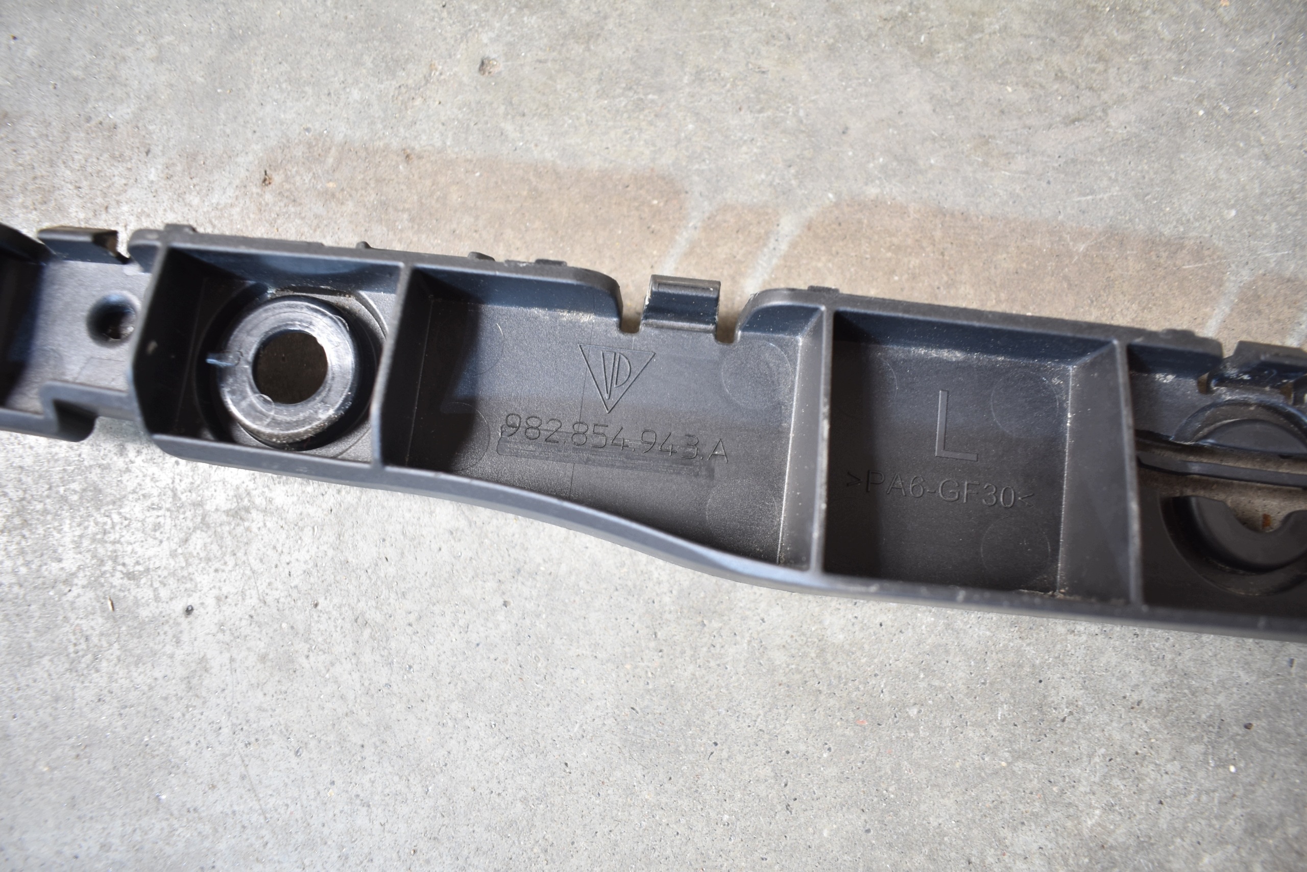 IDEALNY Support Support plaque Jupes Gauche PORSCHE 982