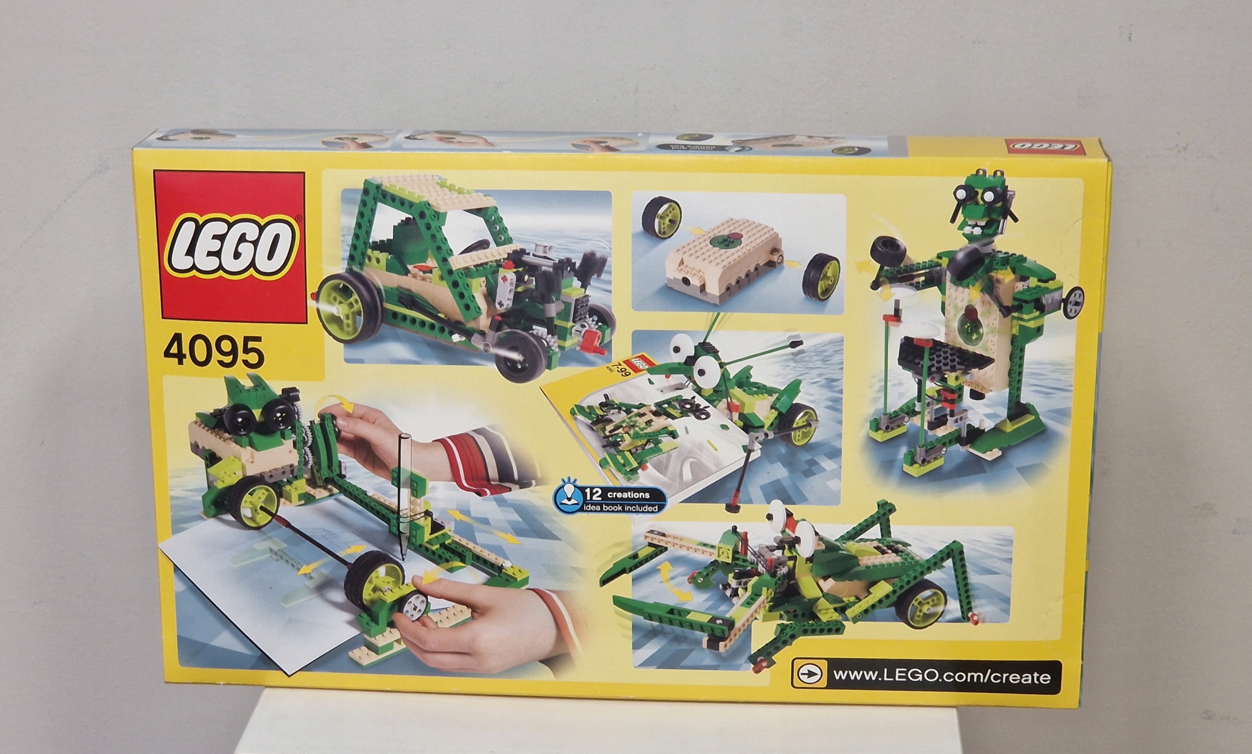 LEGO INVENTOR ROBOT 4095 EAN (GTIN) 0887988013082