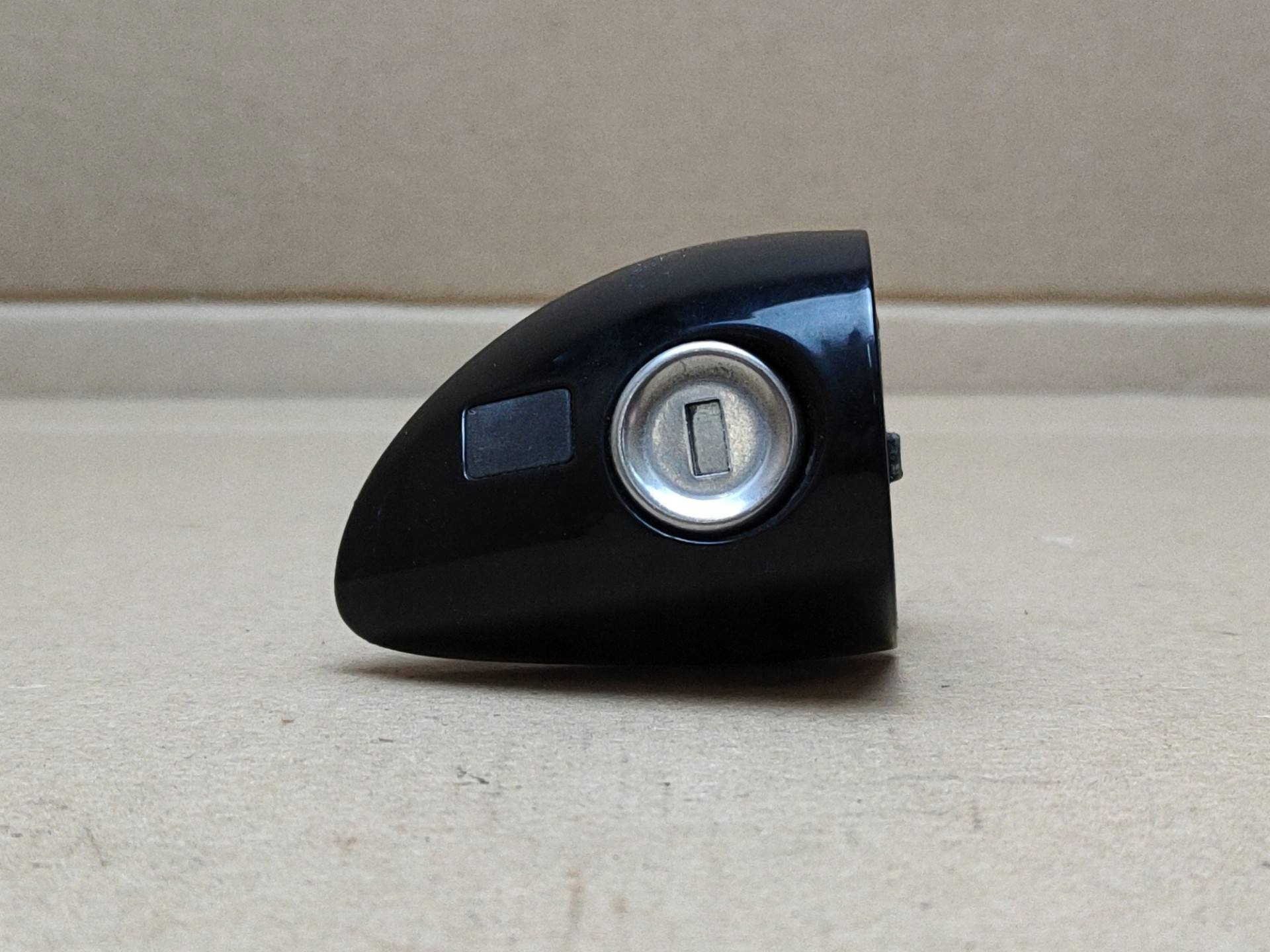 Wkładka zamka drzwi przód lewa strona Mercedes-Benz M-Class W164 facelift