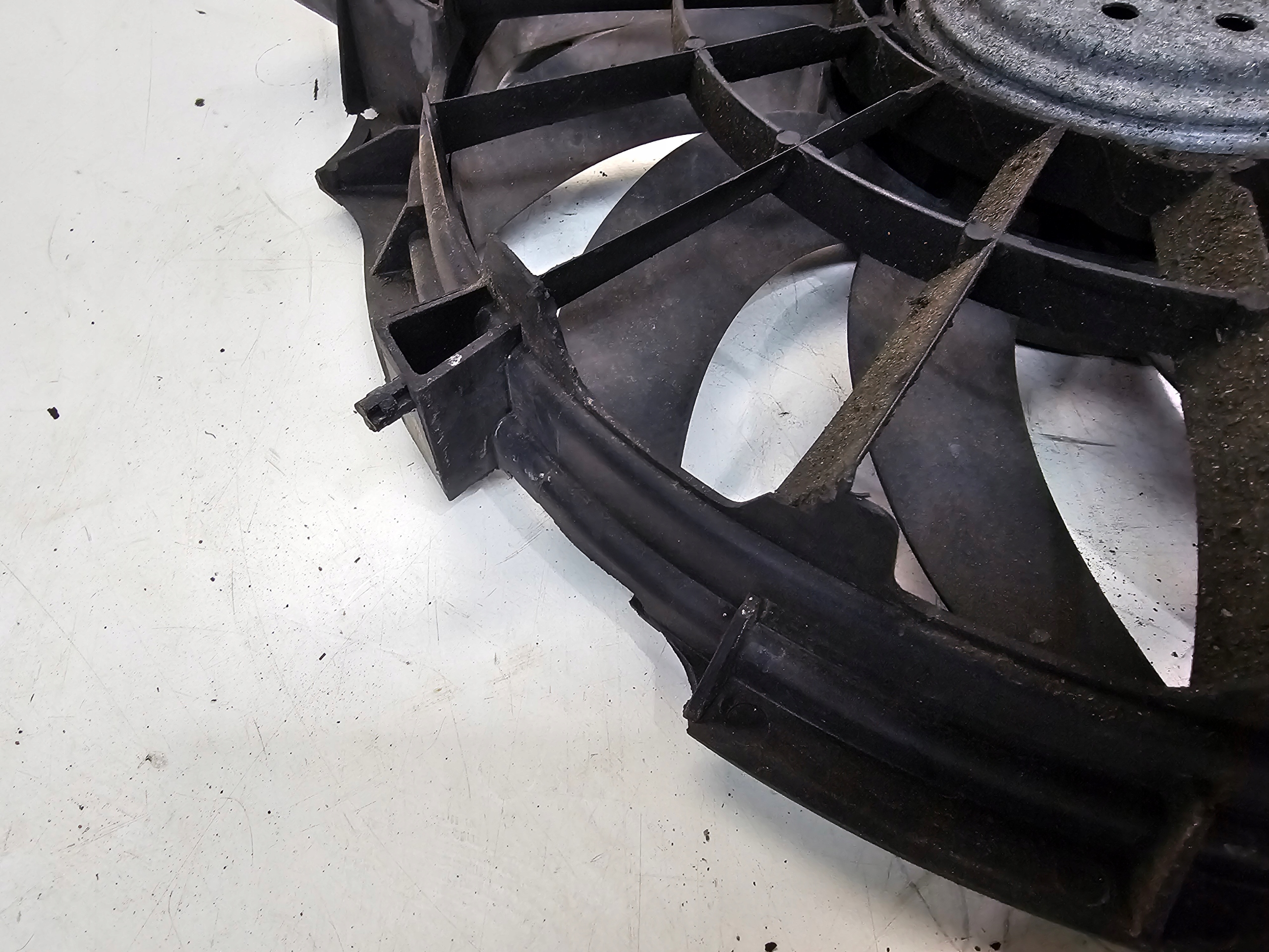 LÜFTER LÜFTER AUDI A6 C6 2.4 3.2 FSI 4F0121003N