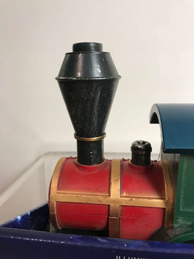 Pociąg z oświetleniem dźwiękiem MV WIOSKA ŚWIĄTECZ Szerokość produktu 9 cm