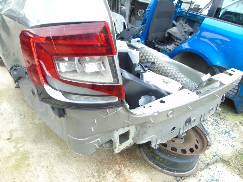 SKODA OCTAVIA III KOMBI PAS TYLNY TYL WANNA Producent części Skoda OE