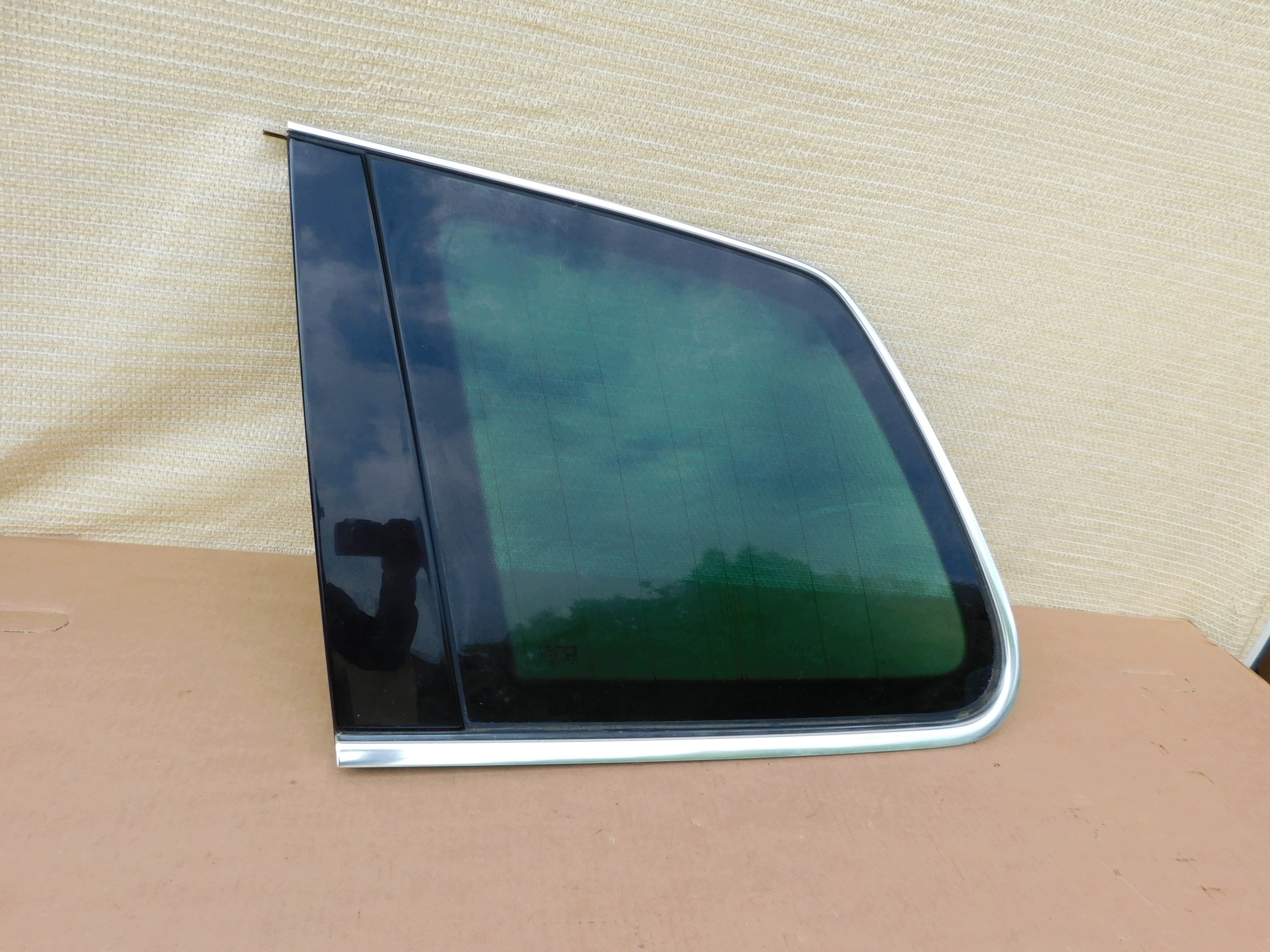 window bodywork left rear part karoserie side VW Touareg and 7L0 Chrom