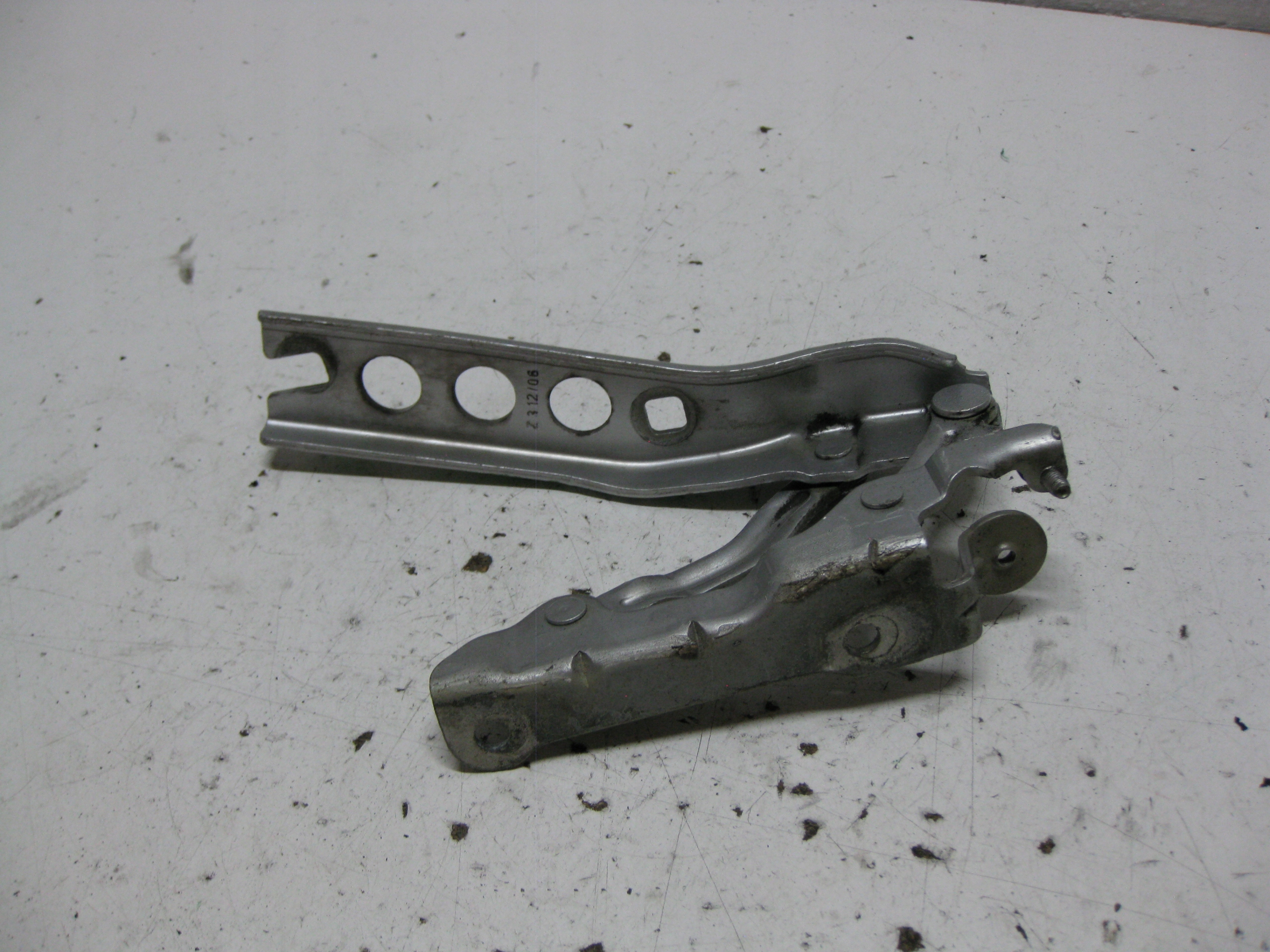 SKODA OCTAVIA II 2.0 TDI 06R hinge bonnets left right KOMPLET