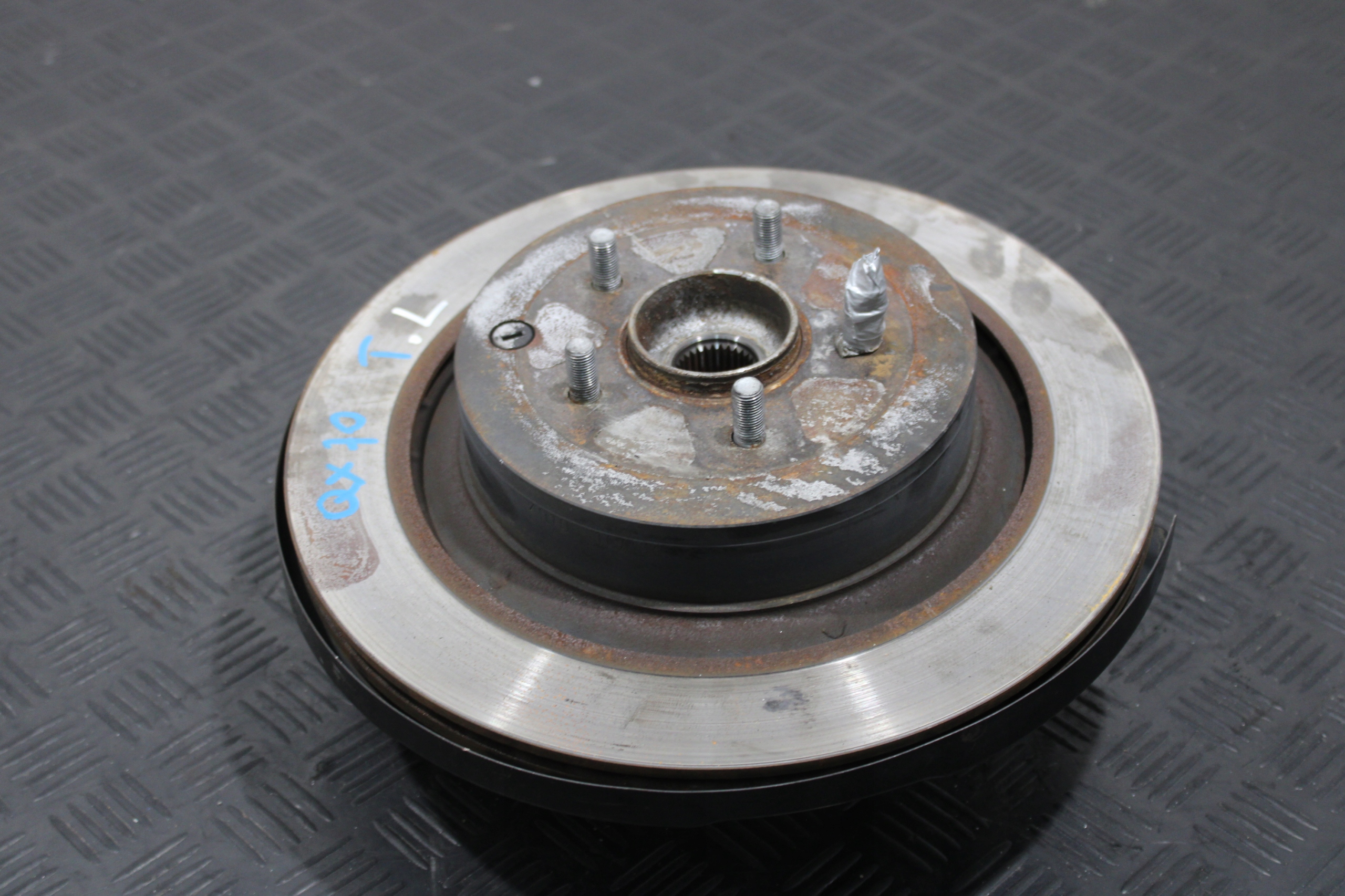swing left rear part INFINITI QX70