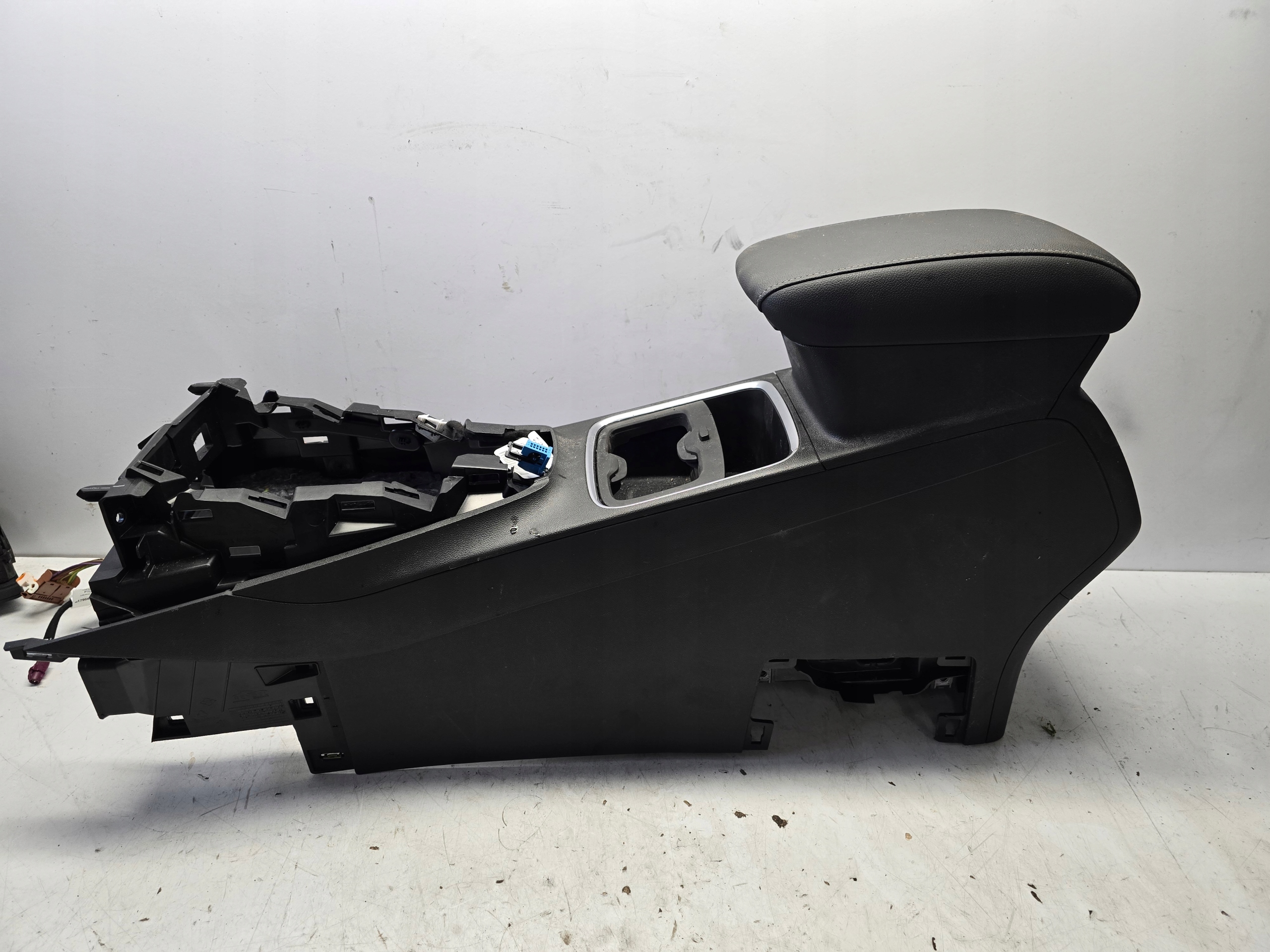 OPEL GRANDLAND X TUNEL central armrest original EUROPA