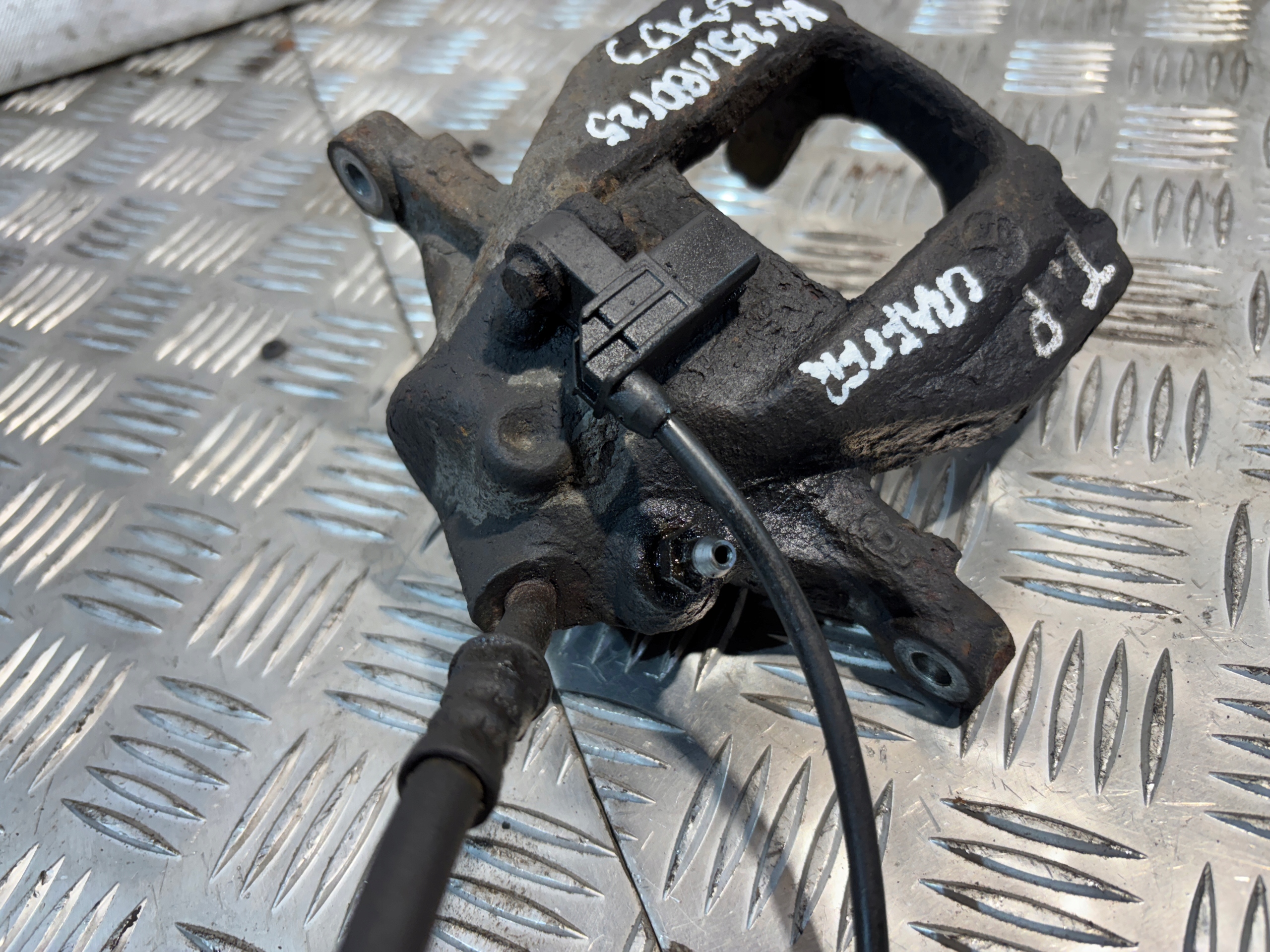 caliper brake right rear part Volkswagen Crafter and 2,5TDI