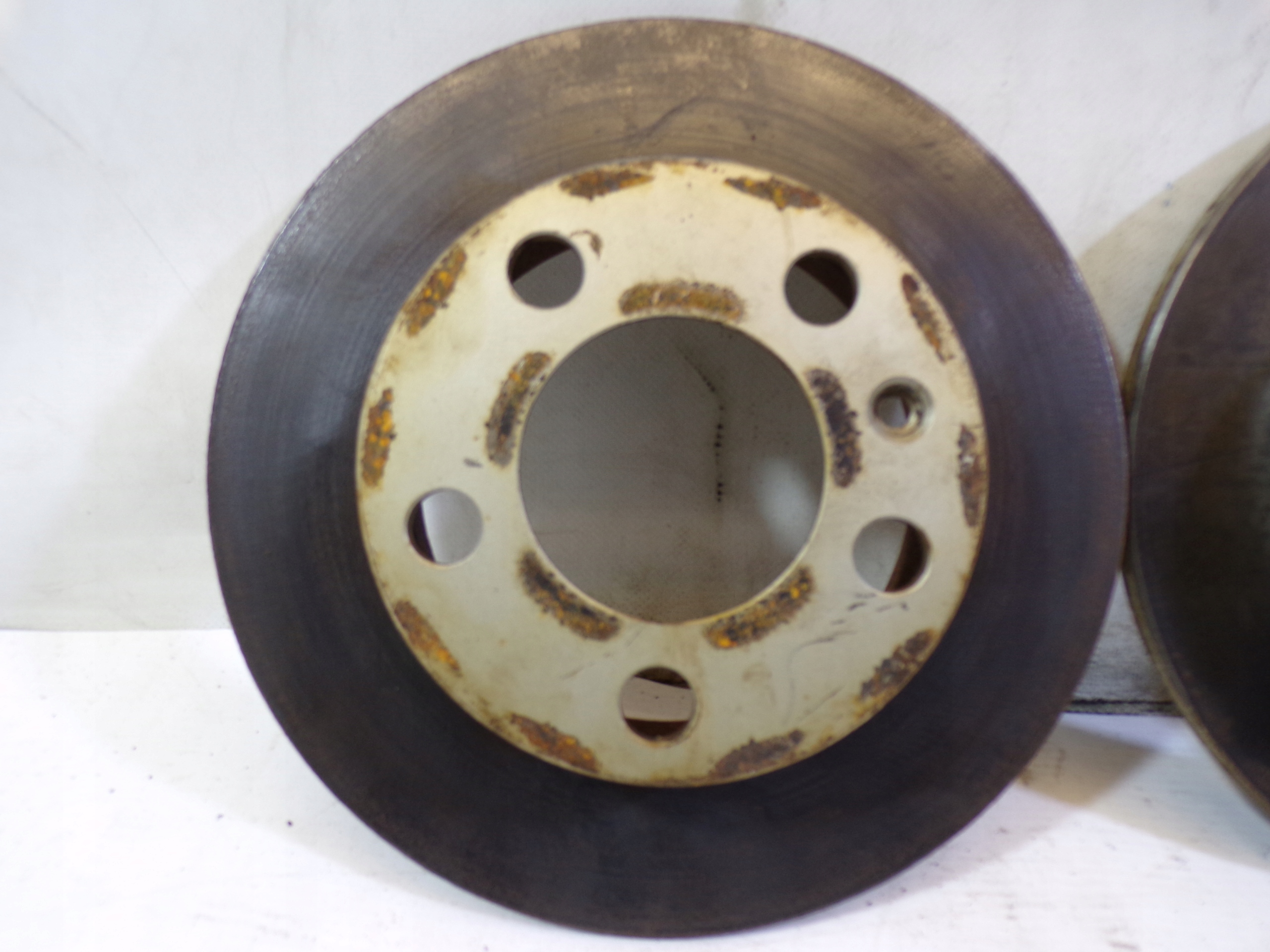 discs brake rear. rear part calipers VOLKSWAGEN GOLF 4 IV