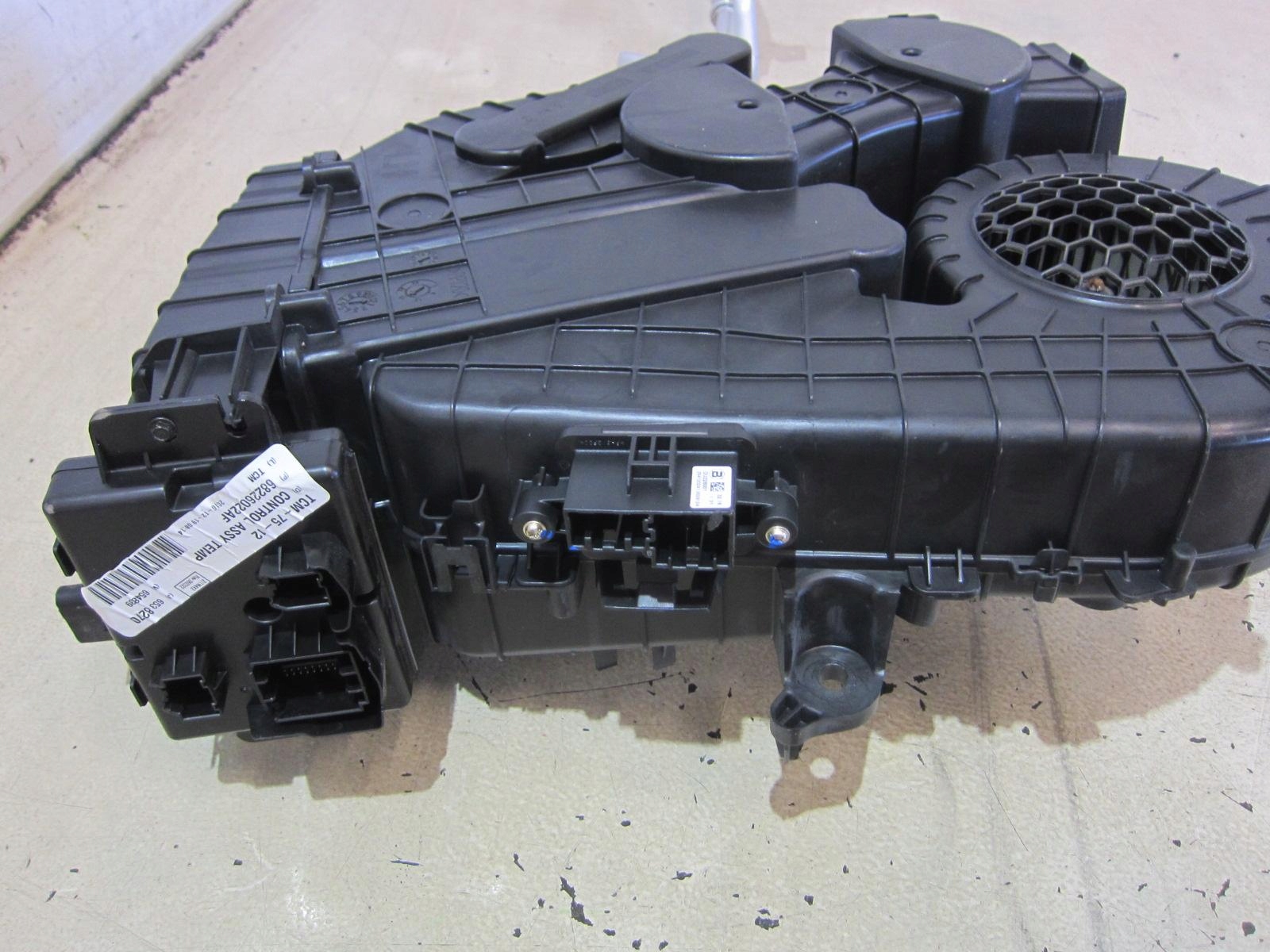 CHRYSLER PACIFICA 17R heater rear 68342099AA