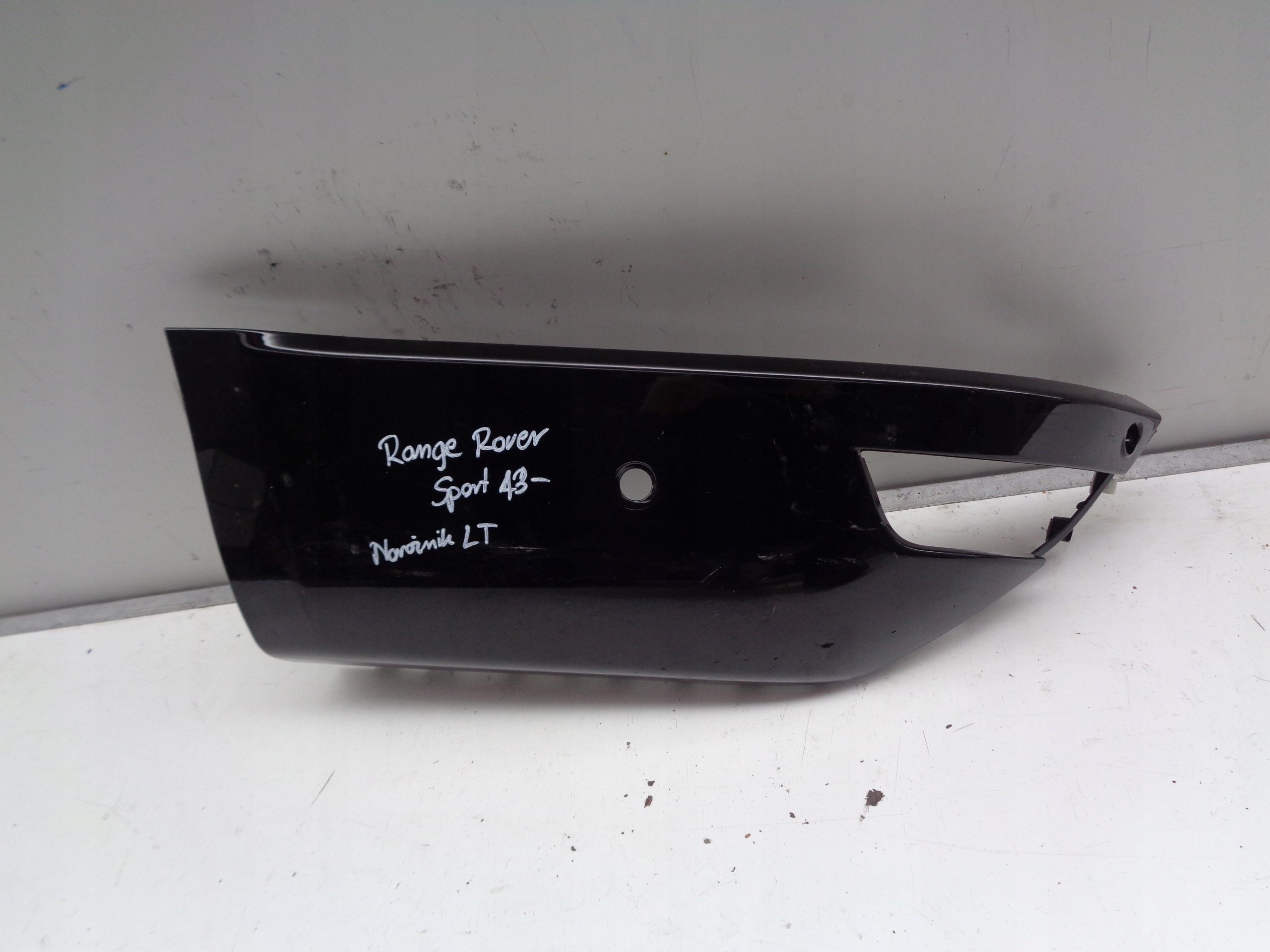 corner of a bumper left rear RANGE ROVER SPORT 13