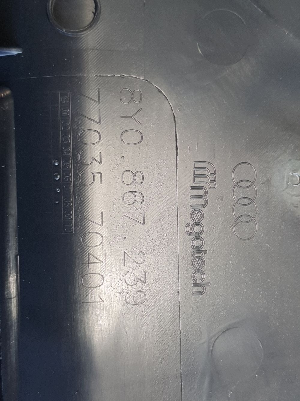 Audi A3 8Y HB cover slupka B lower 8Y0867239