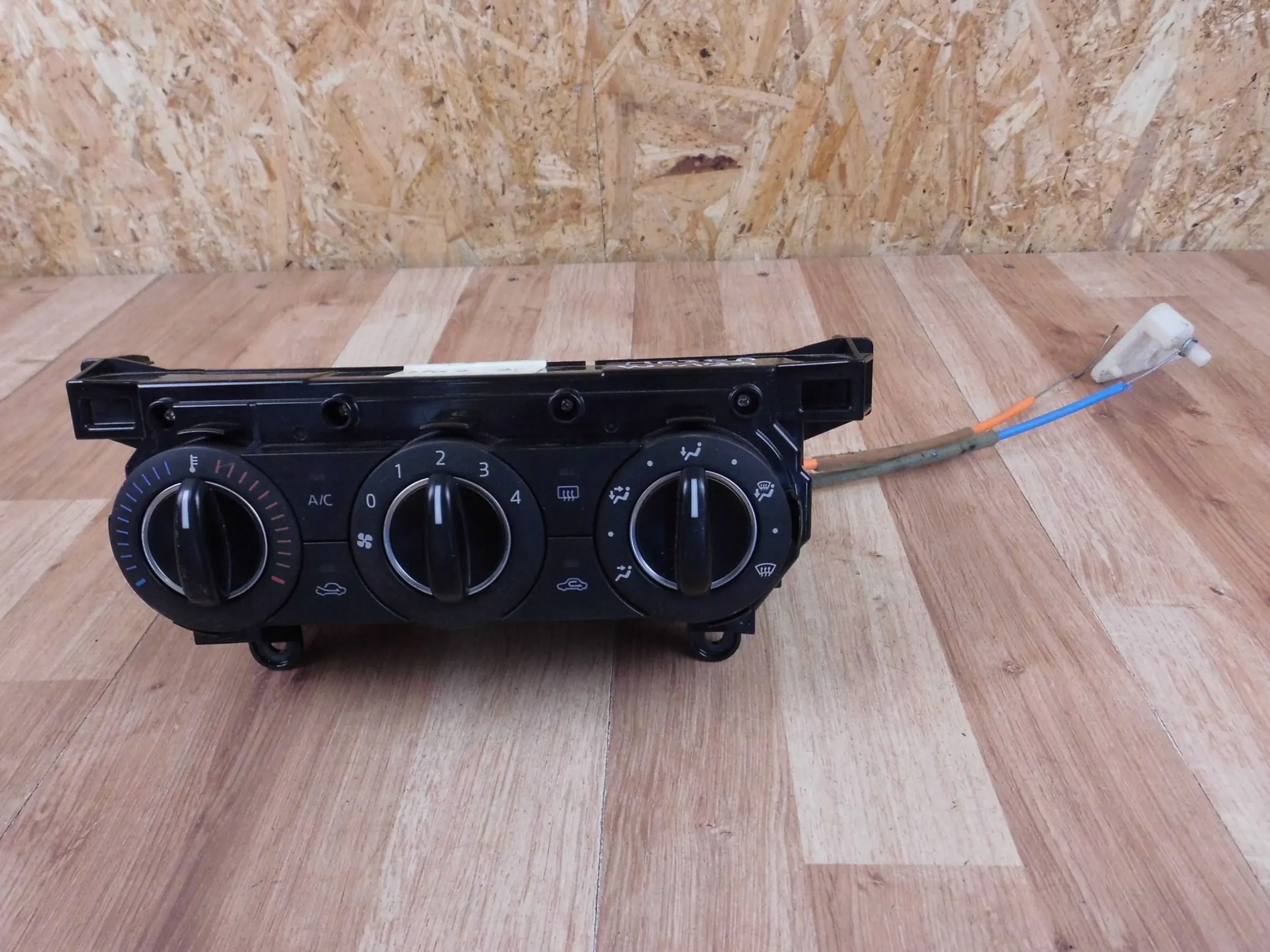 Mazda 2 DJ panel stahovanie topení klimatizaci DB1N61190A