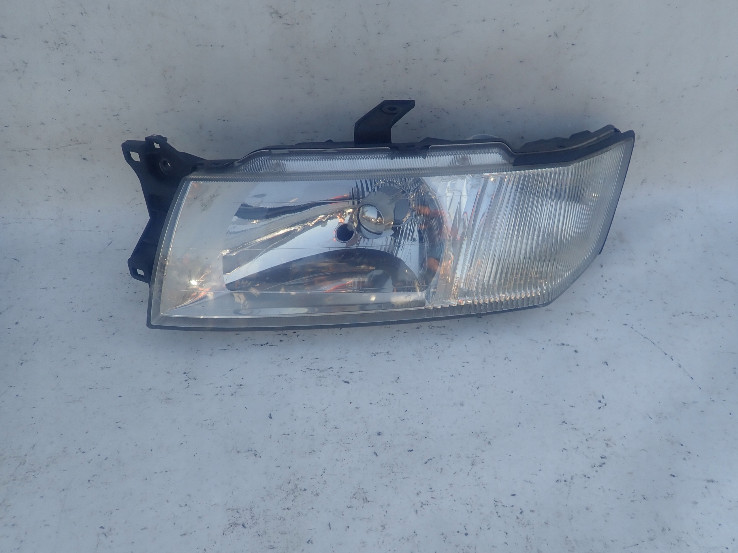 MITSUBISHI SPACEWAGON light front front left